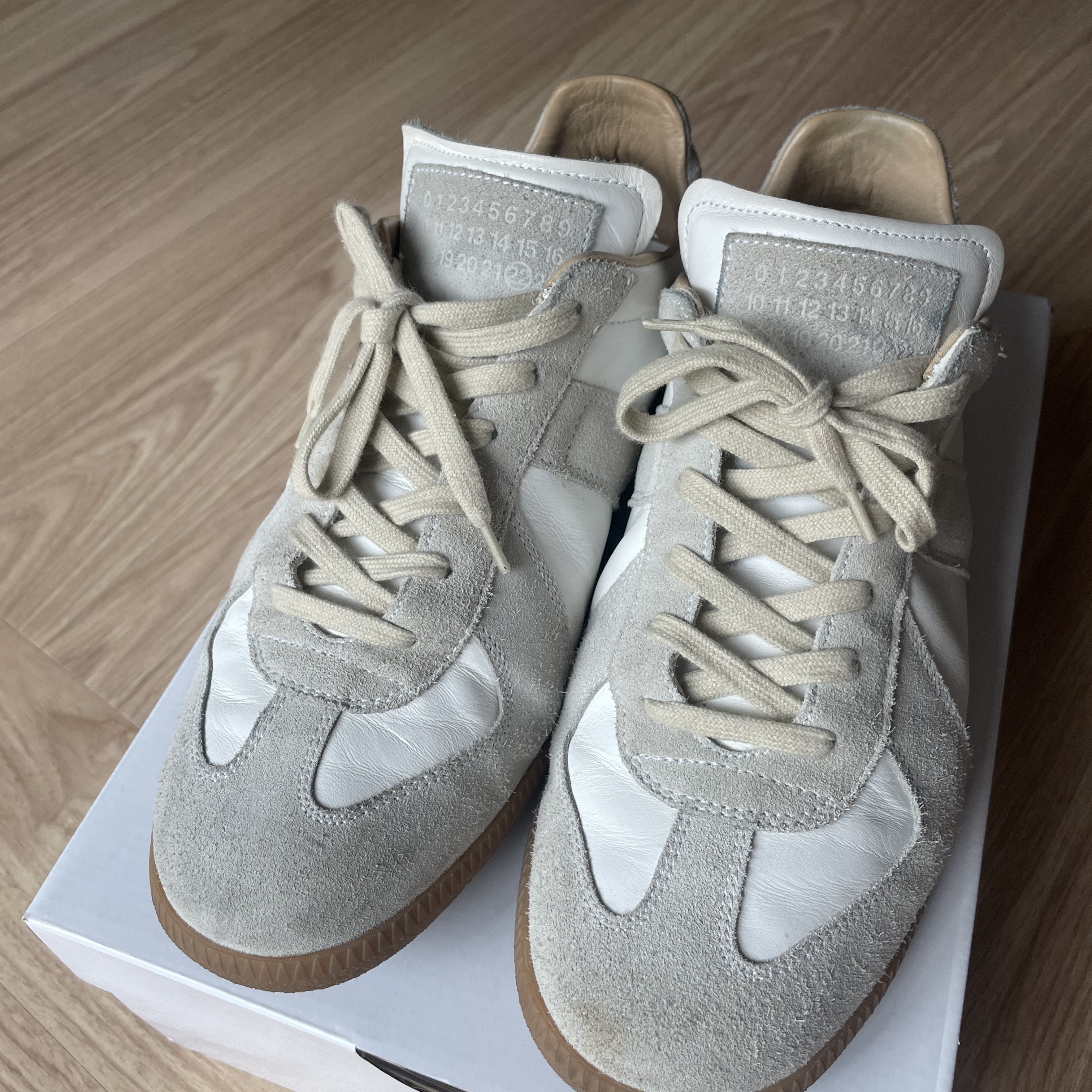 Maison Margiela Calfskin Replica Sneakers 착용 스타일 - 1