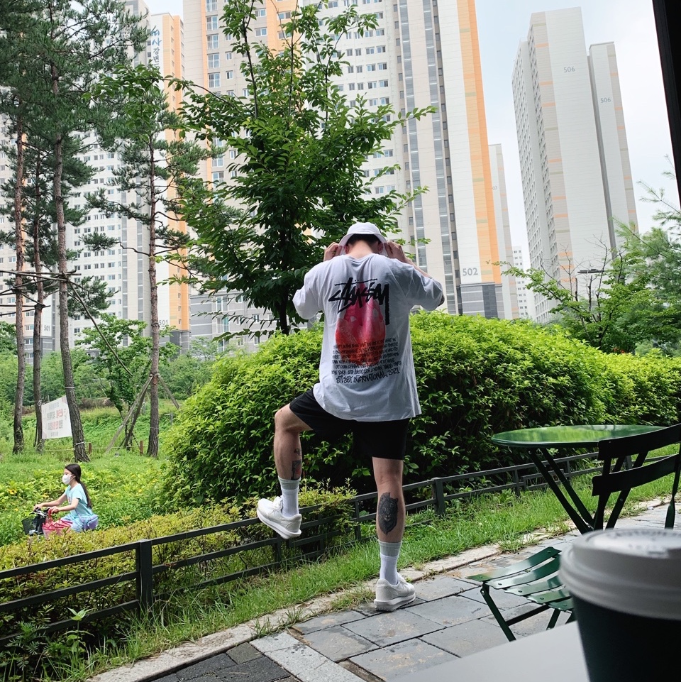 Nike x Sacai LDWaffle White Nylon, Stussy Reflection T-Shirt White 착용 스타일 - 1