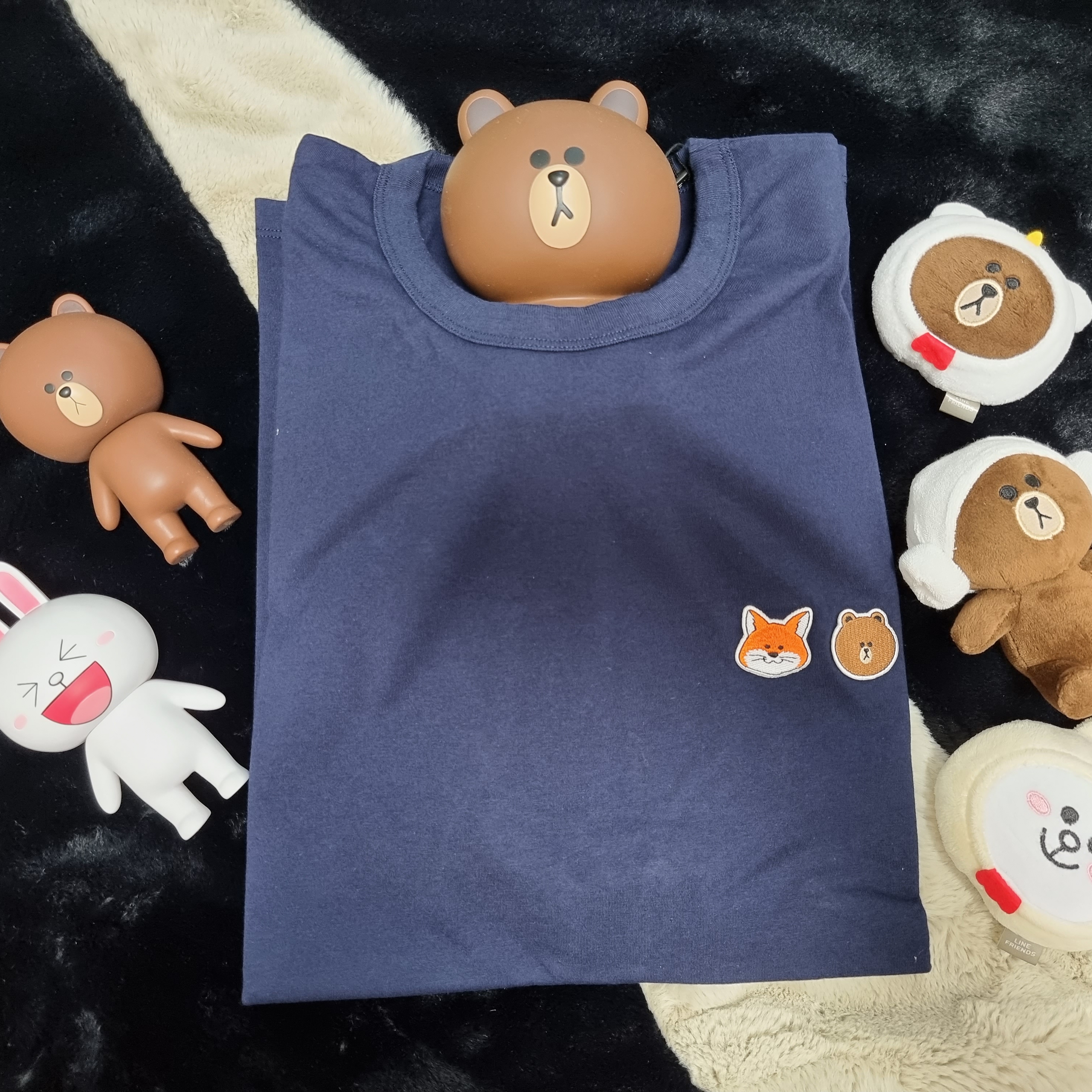 Maison Kitsune x Line Friends Small Patch T-Shirt Navy 착용 스타일 - 2
