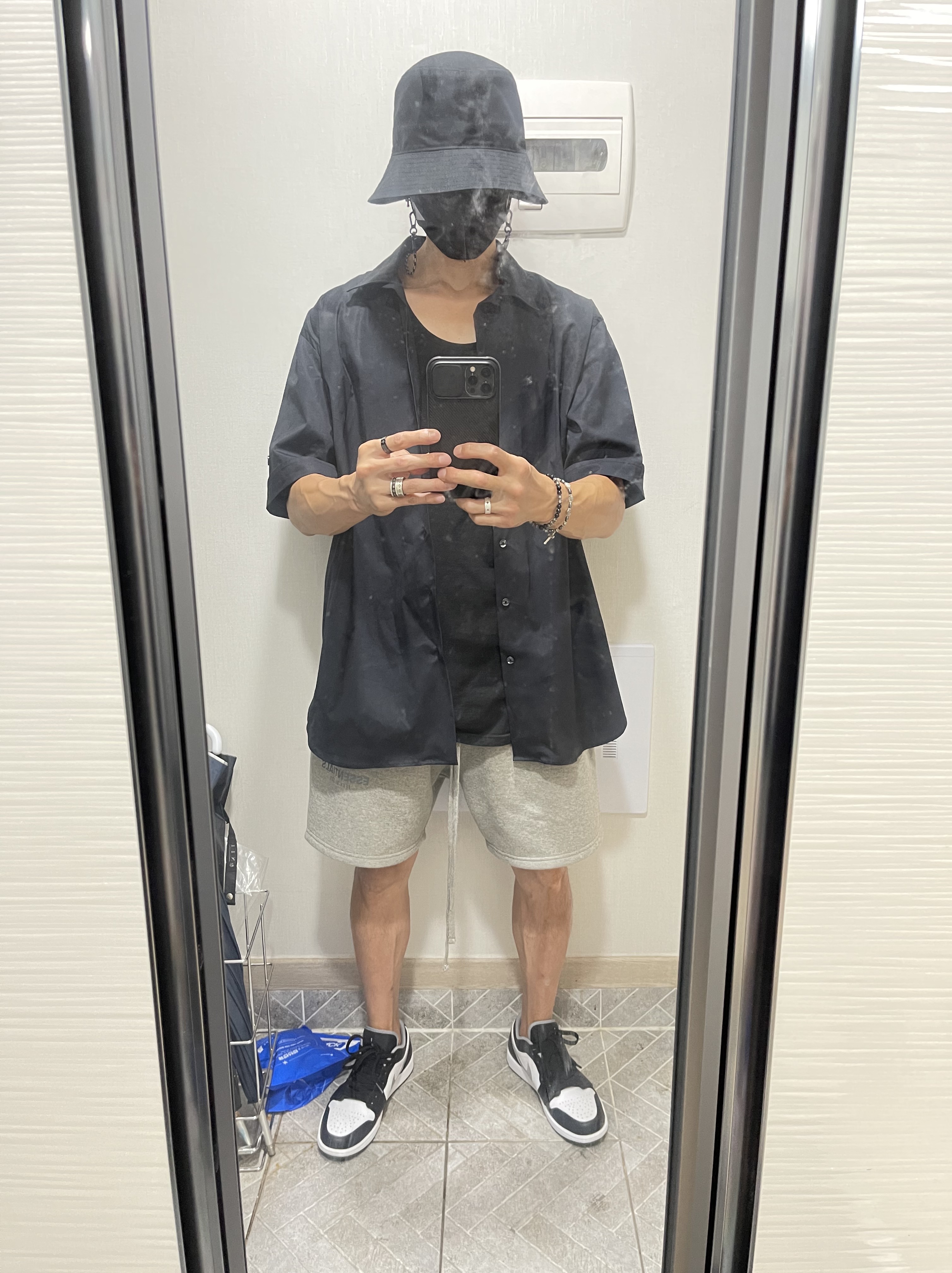 Jordan 1 Low Black Particle Grey 착용 스타일 - 1