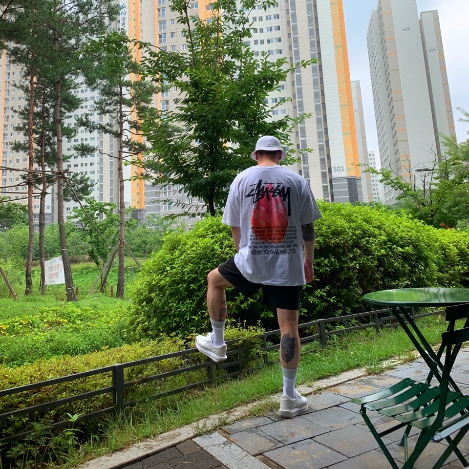 Nike x Sacai LDWaffle White Nylon, Stussy Reflection T-Shirt White 착용 스타일 - 2