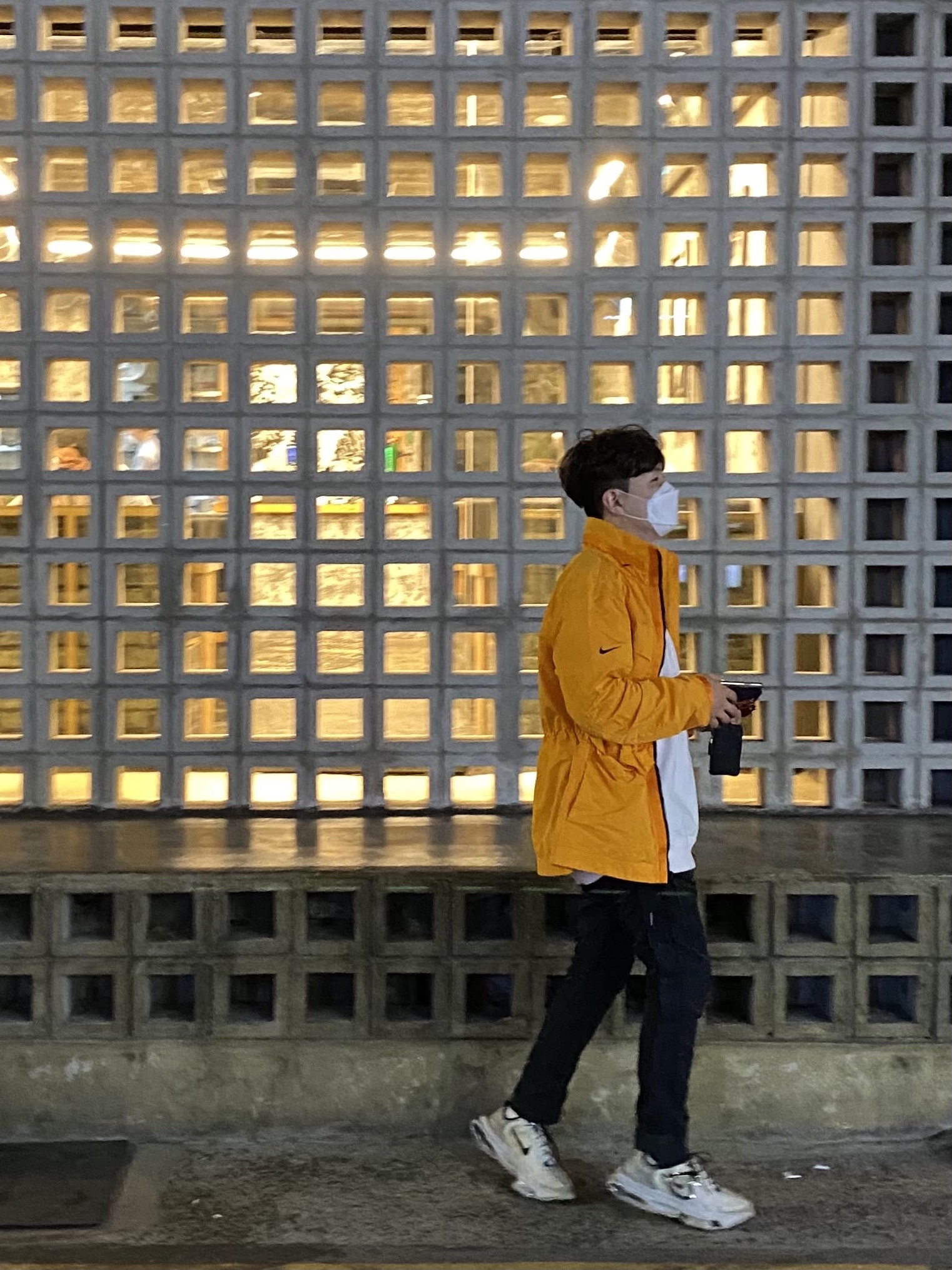 Nike x Fear of God Warm Up Pants Off Noir, Nike x Matthew M Williams Zoom 004 Stone 착용 스타일