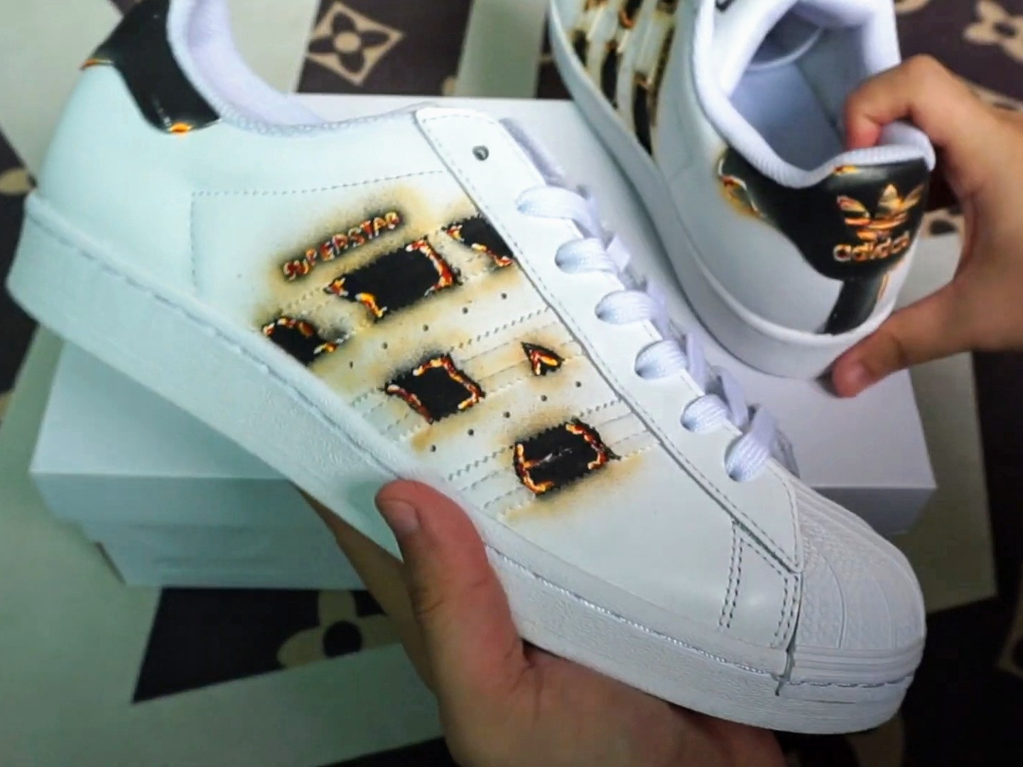 Adidas x Nigo Bearfoot Superstar White 착용 스타일