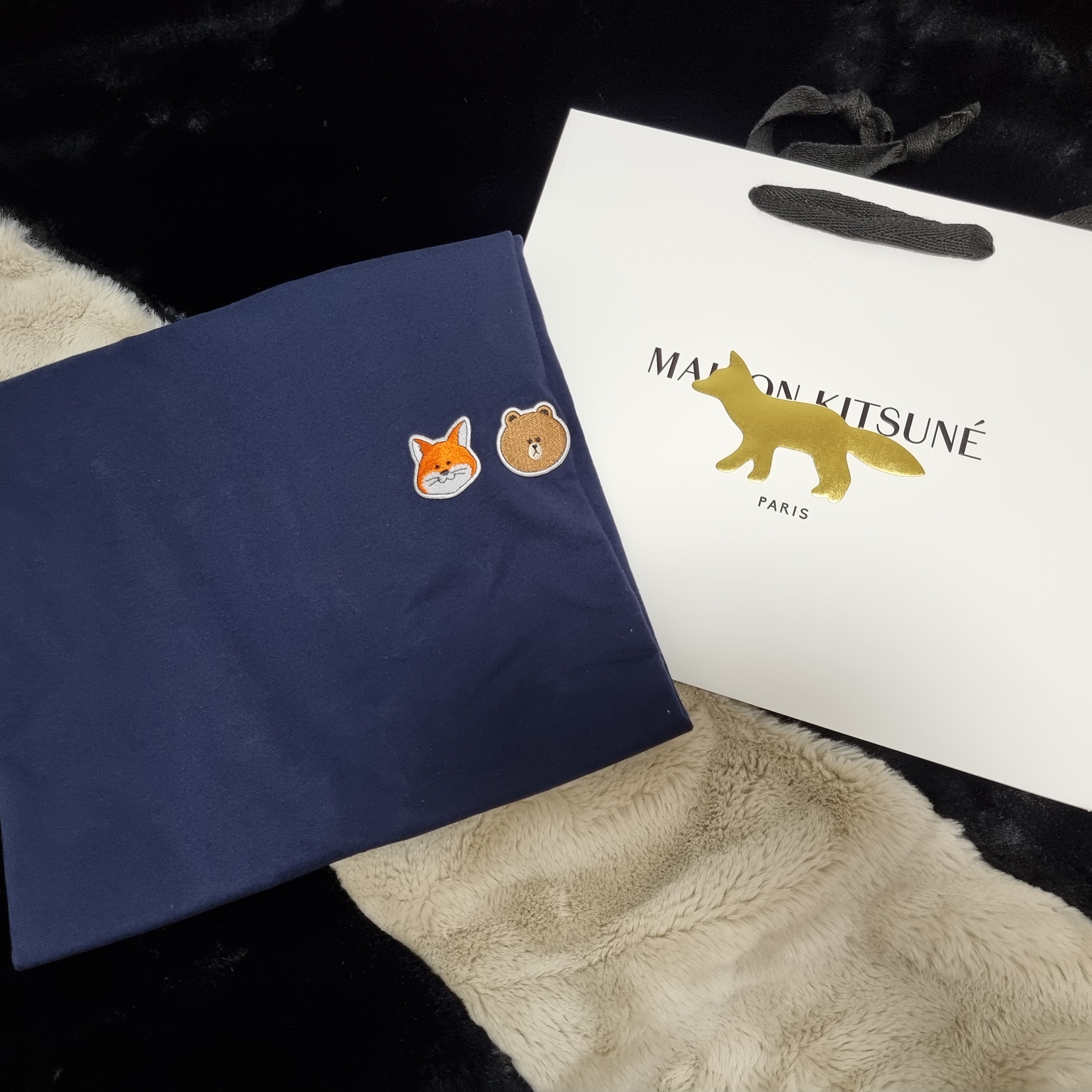 Maison Kitsune x Line Friends Small Patch T-Shirt Navy 착용 스타일 - 1