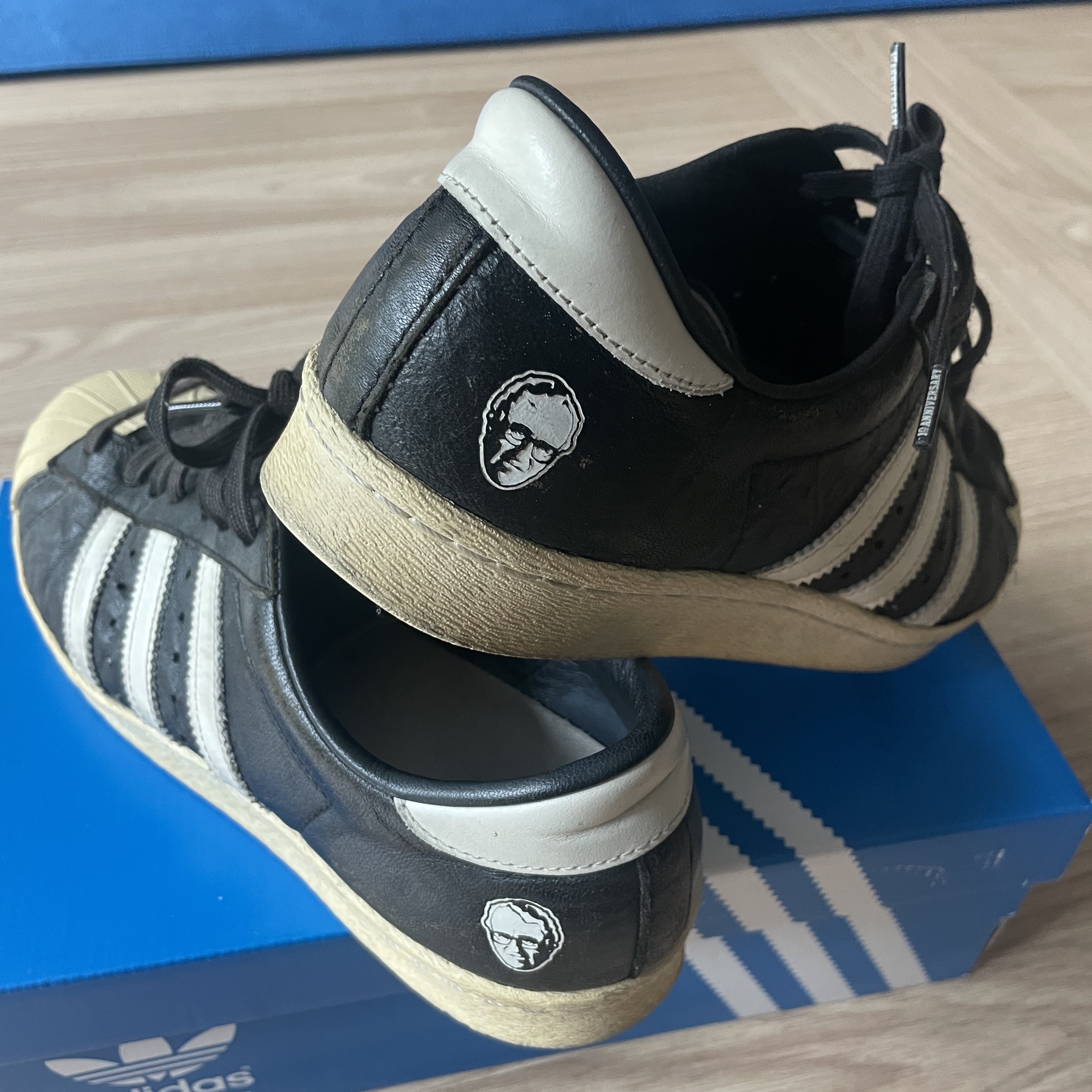 Adidas Superstar 80s Adi Dassler 착용 스타일 - 2