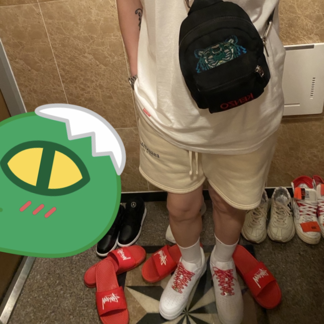 Nike x Supreme Air Force 1 Low White, Nike x Stussy Benassi Slide Habanero Red 착용 스타일