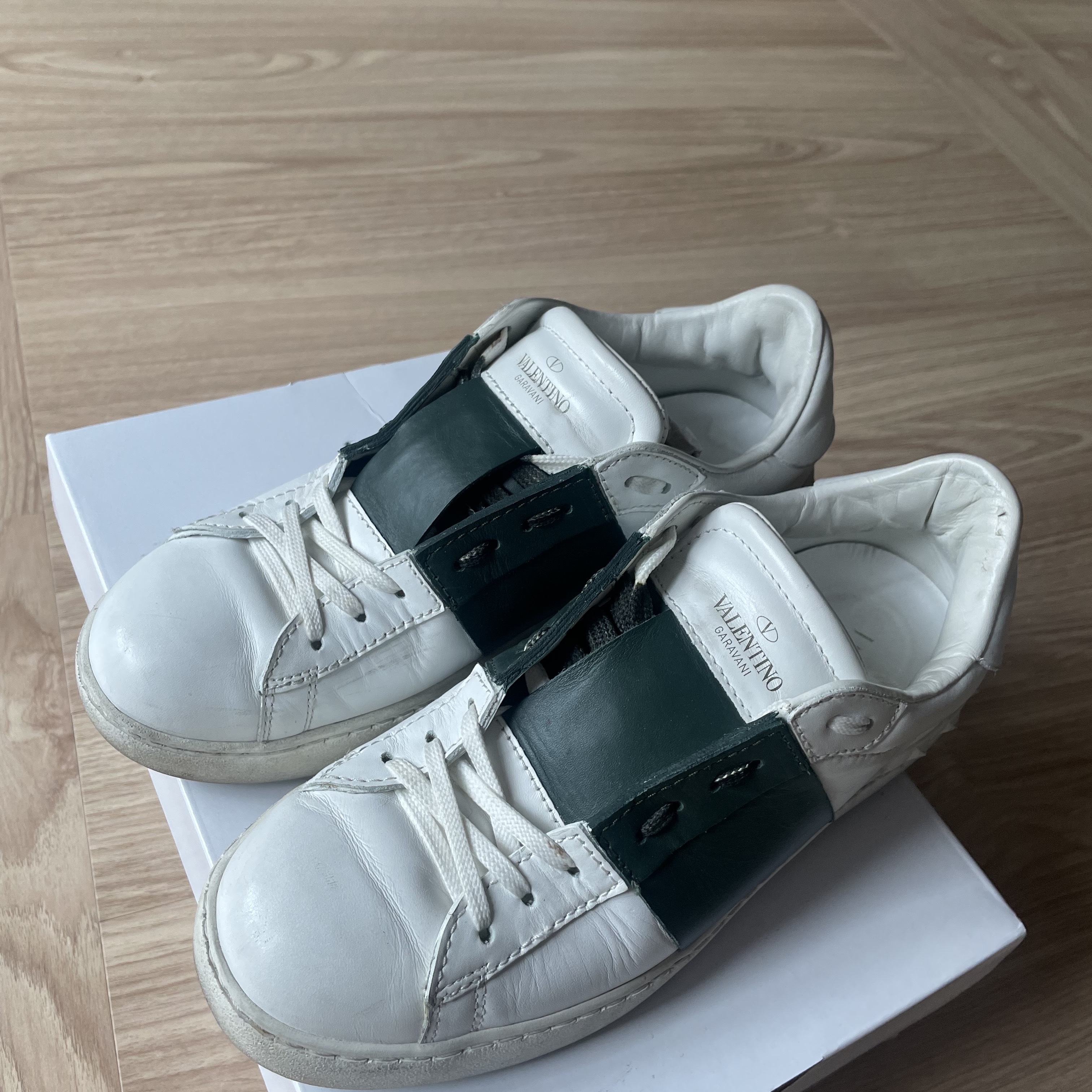 Valentino Rockstud Untitled Tone-On-Tone Studded Sneakers White - 20FW 착용 스타일 - 2