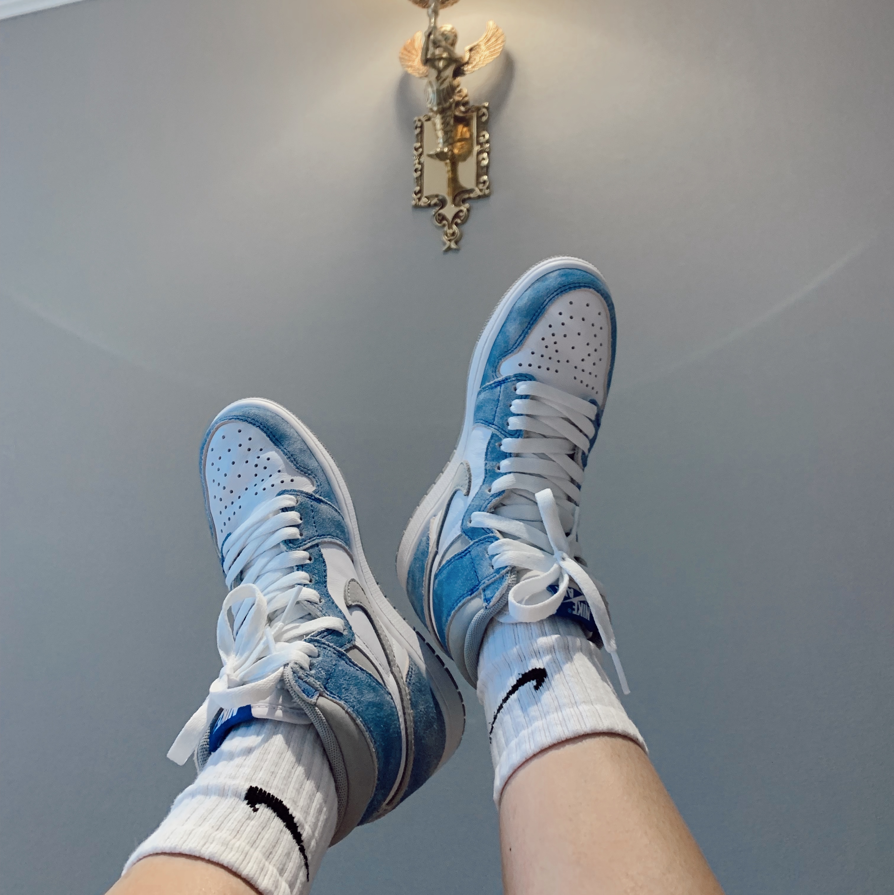 Jordan 1 Retro High OG Hyper Royal 착용 스타일
