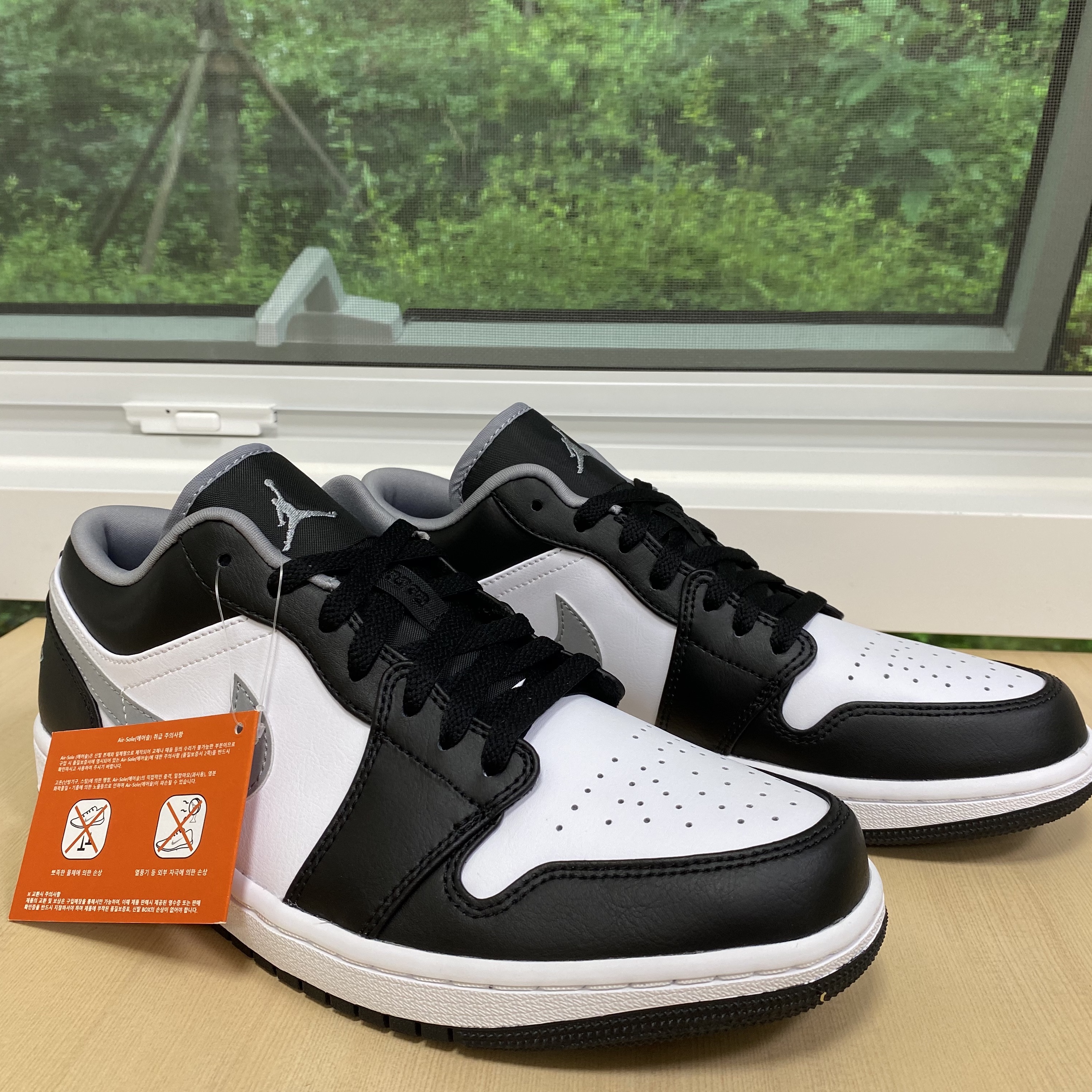 Jordan 1 Low Black Particle Grey 착용 스타일 - 1