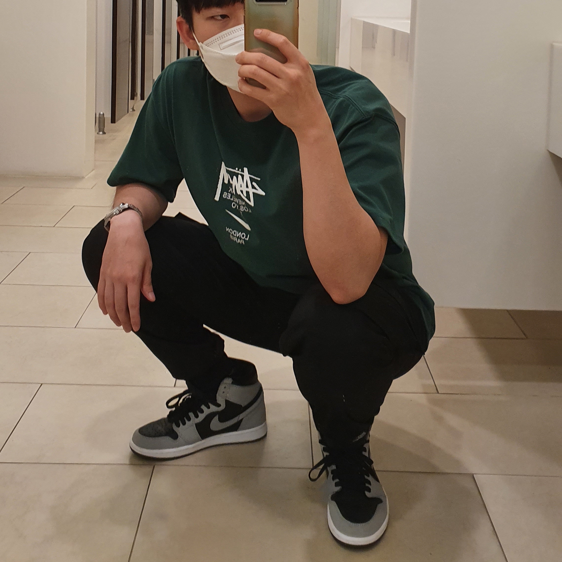 Nike x Stussy WT T-Shirt Green - US/EU, Jordan 1 Retro High OG Shadow 2.0 착용 스타일