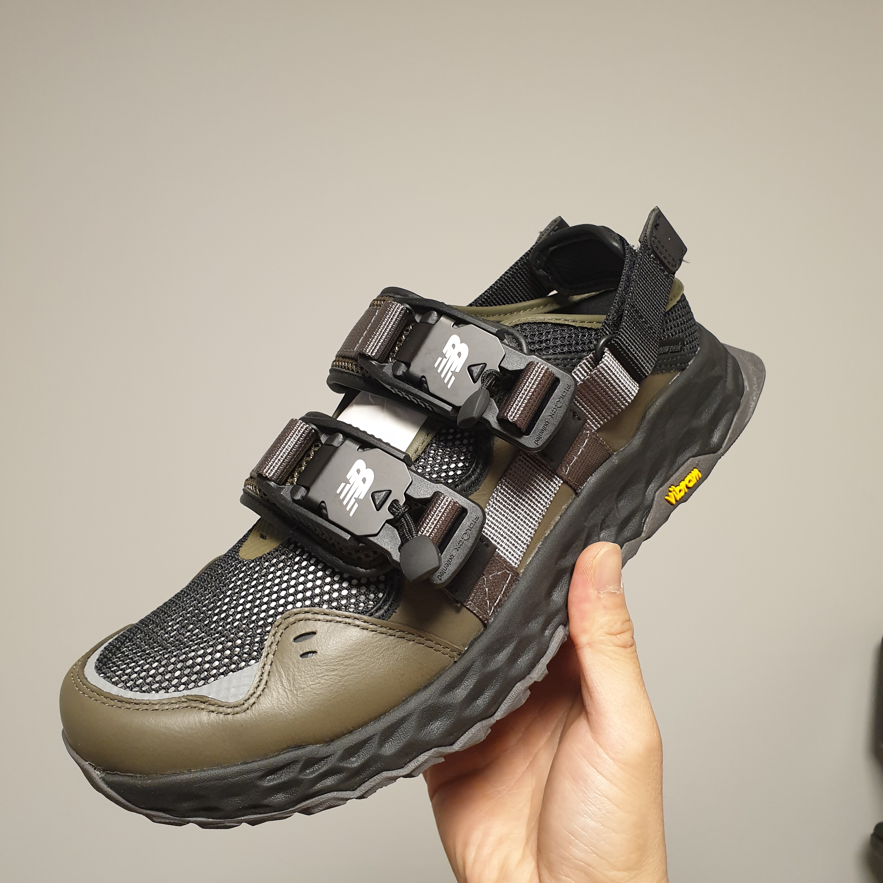 New Balance x Tokyo Design Studio x Snow Peak Niobium Concept 2 착용 스타일 - 1