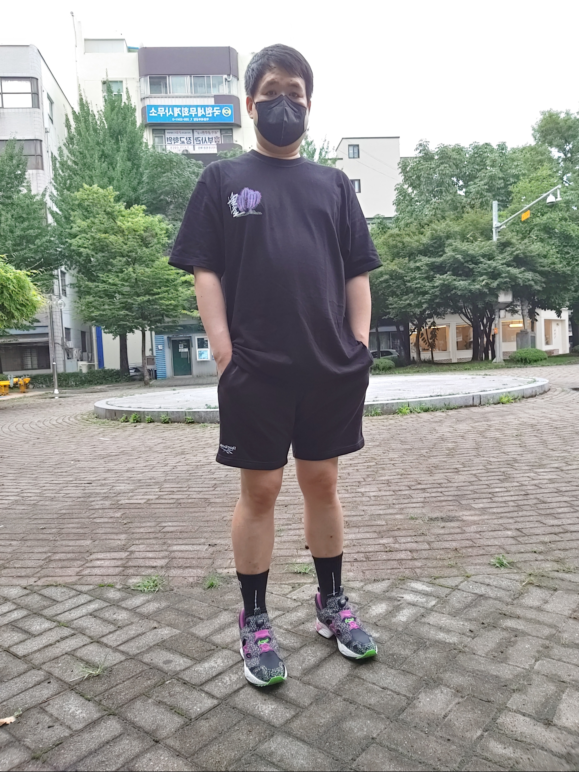 Stussy Desert Bloom T-Shirt Black, Reebok x Atmos Instapump Fury Tokyo Pack 착용 스타일 - 1
