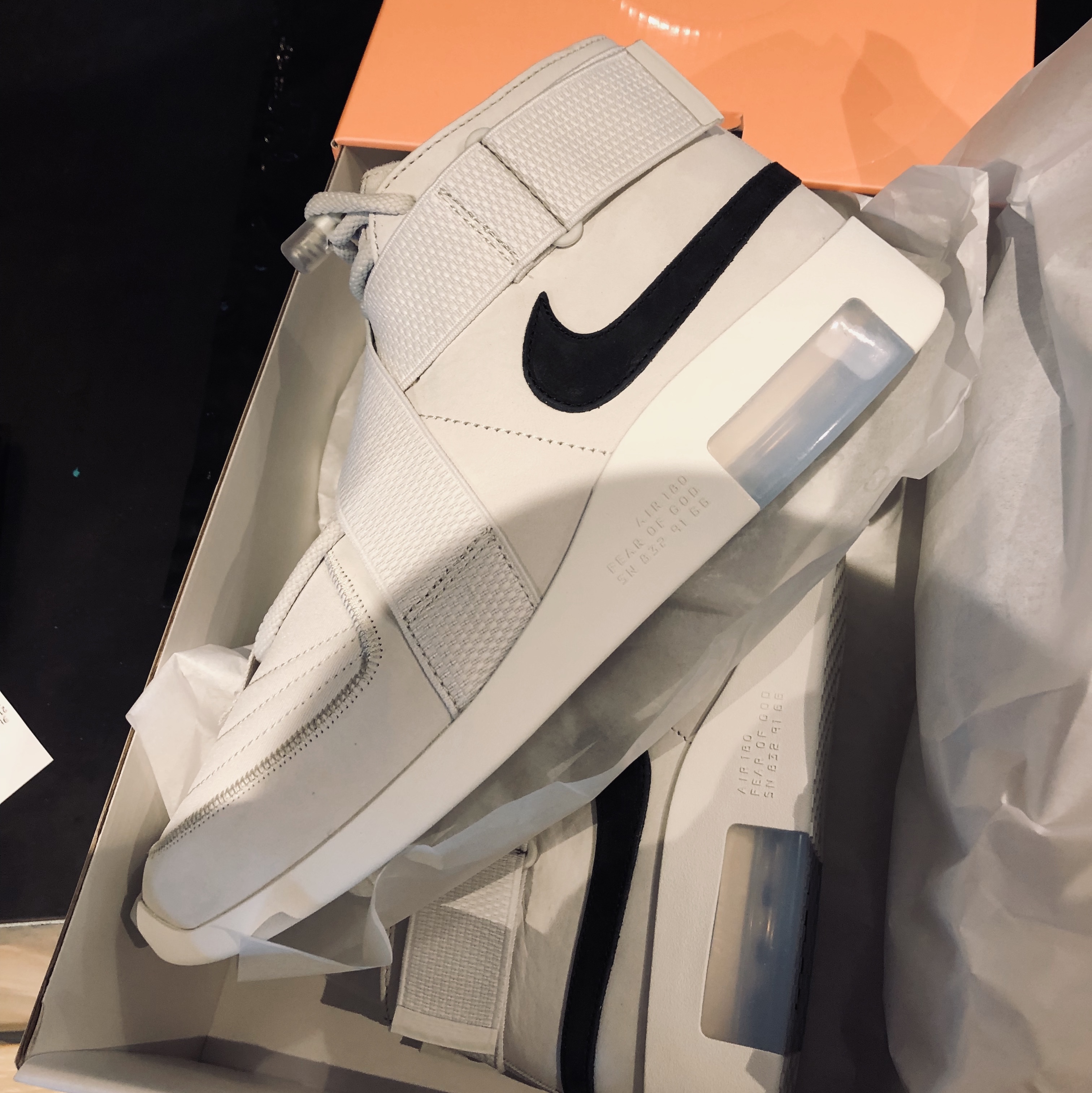 Nike x Fear of God Air Fear of God Raid Light Bone 착용 스타일