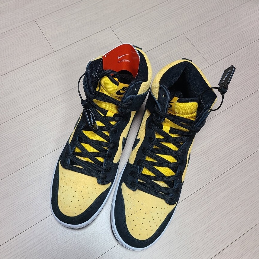 Nike SB Dunk High Pro Maize and Black 착용 스타일 - 2