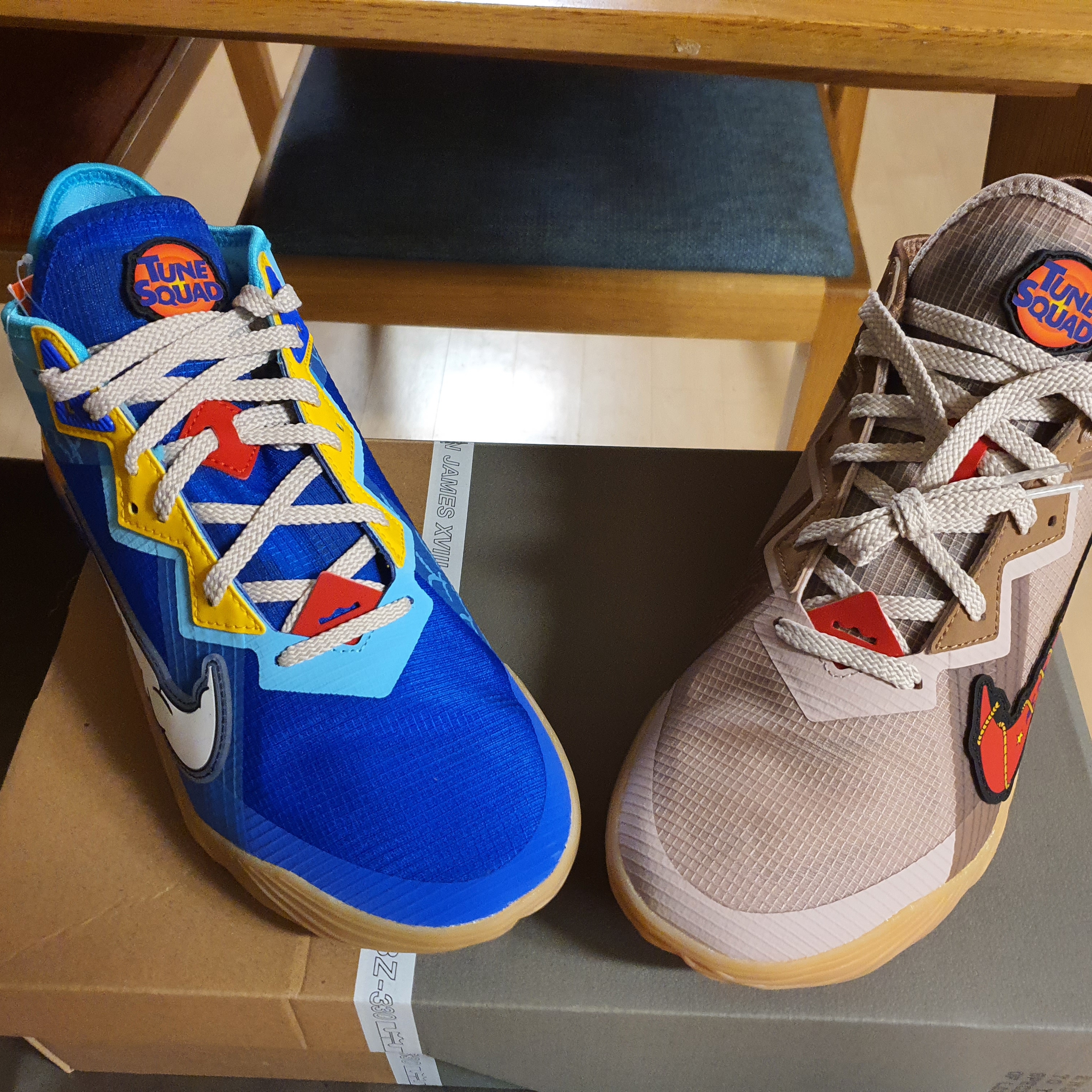 Nike LeBron 18 Low Wile E. vs Roadrunner 착용 스타일 - 2