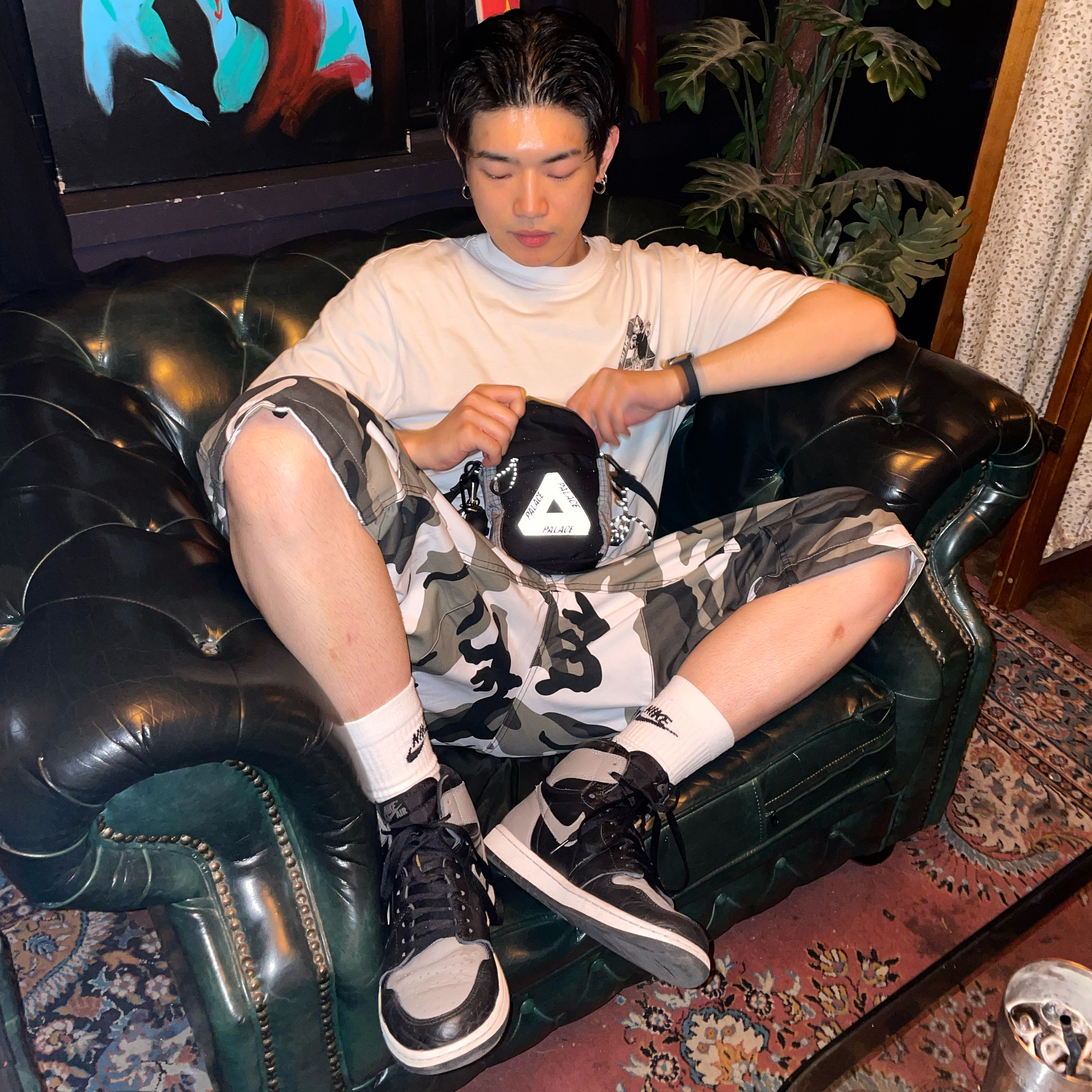 Palace U Figure T-Shirt White - 19FW, Palace Ballistic Shot Bag Black - 20FW 착용 스타일