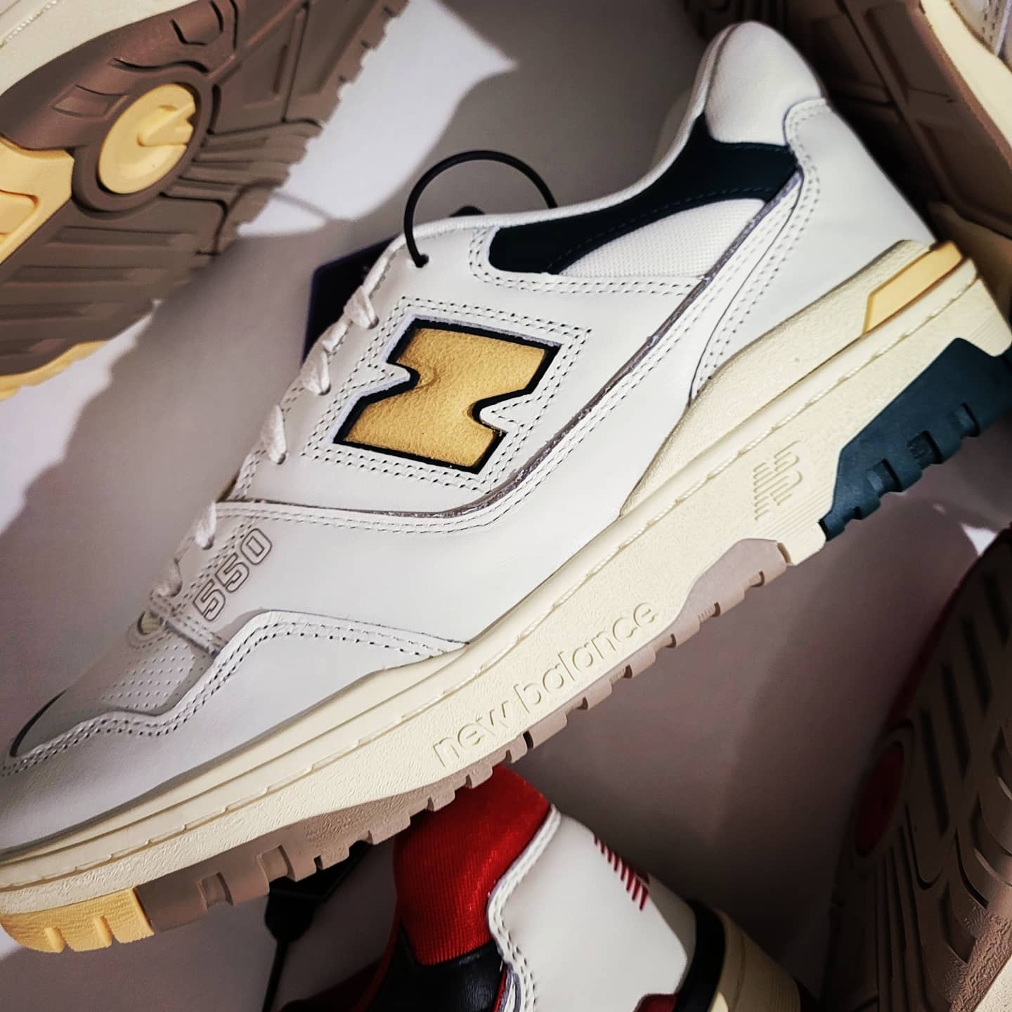 New Balance x Aime Leon Dore 550 Navy Red, New Balance x Aime Leon Dore 550 Green Yellow 착용 스타일 - 3