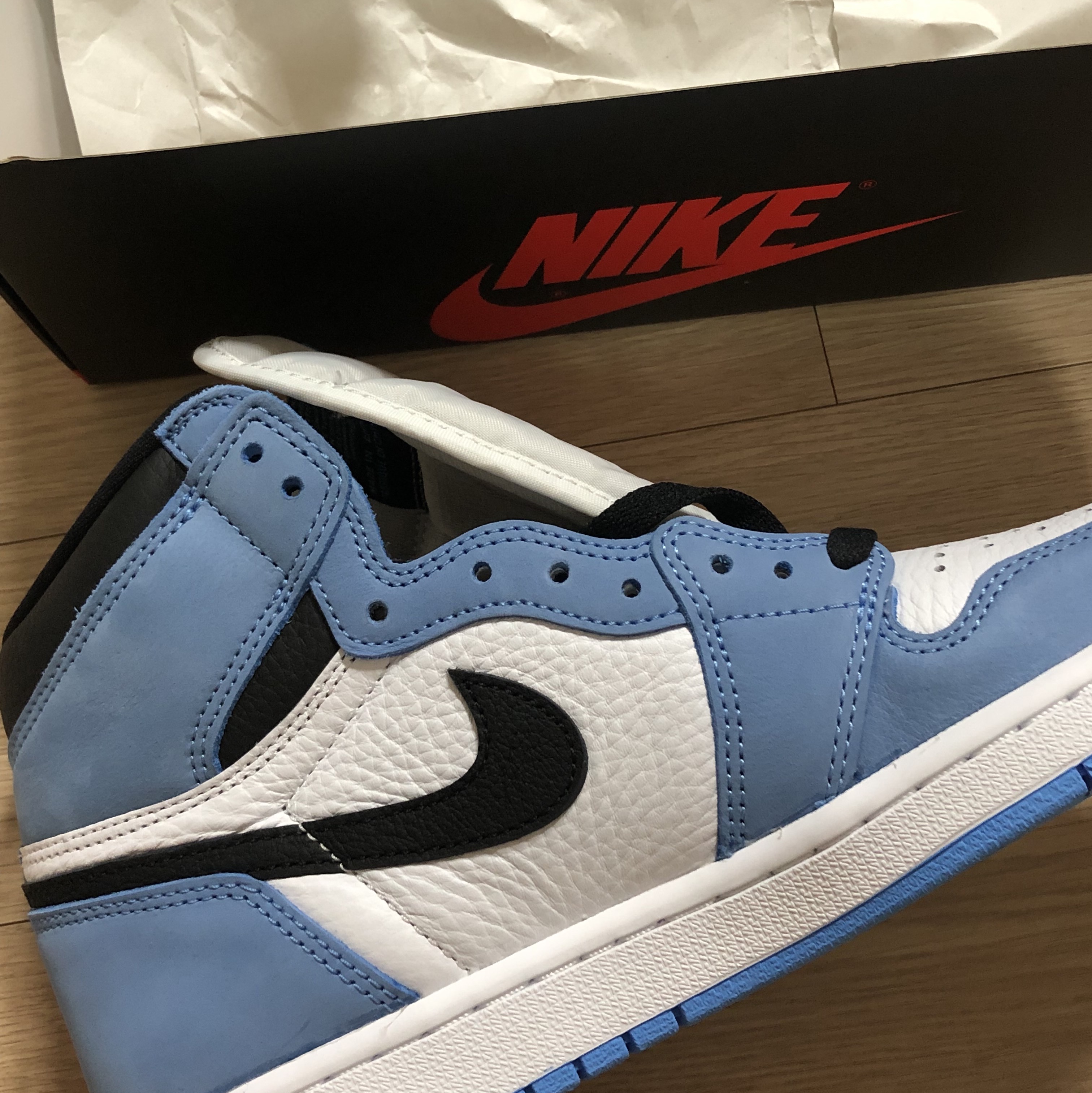 Jordan 1 Retro High OG University Blue 착용 스타일 - 1