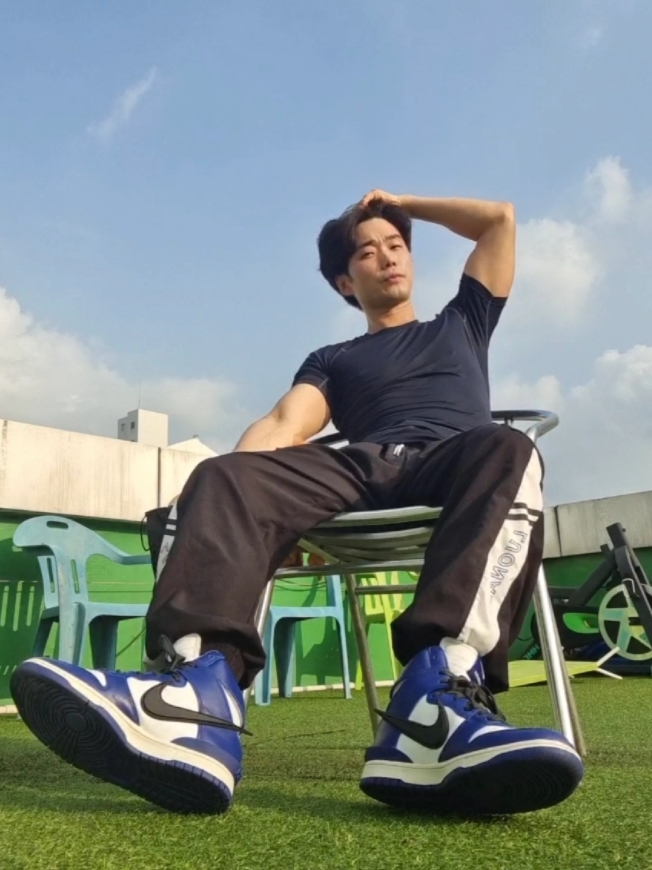 Nike x Ambush Dunk High Deep Royal Blue 착용 스타일 - 1