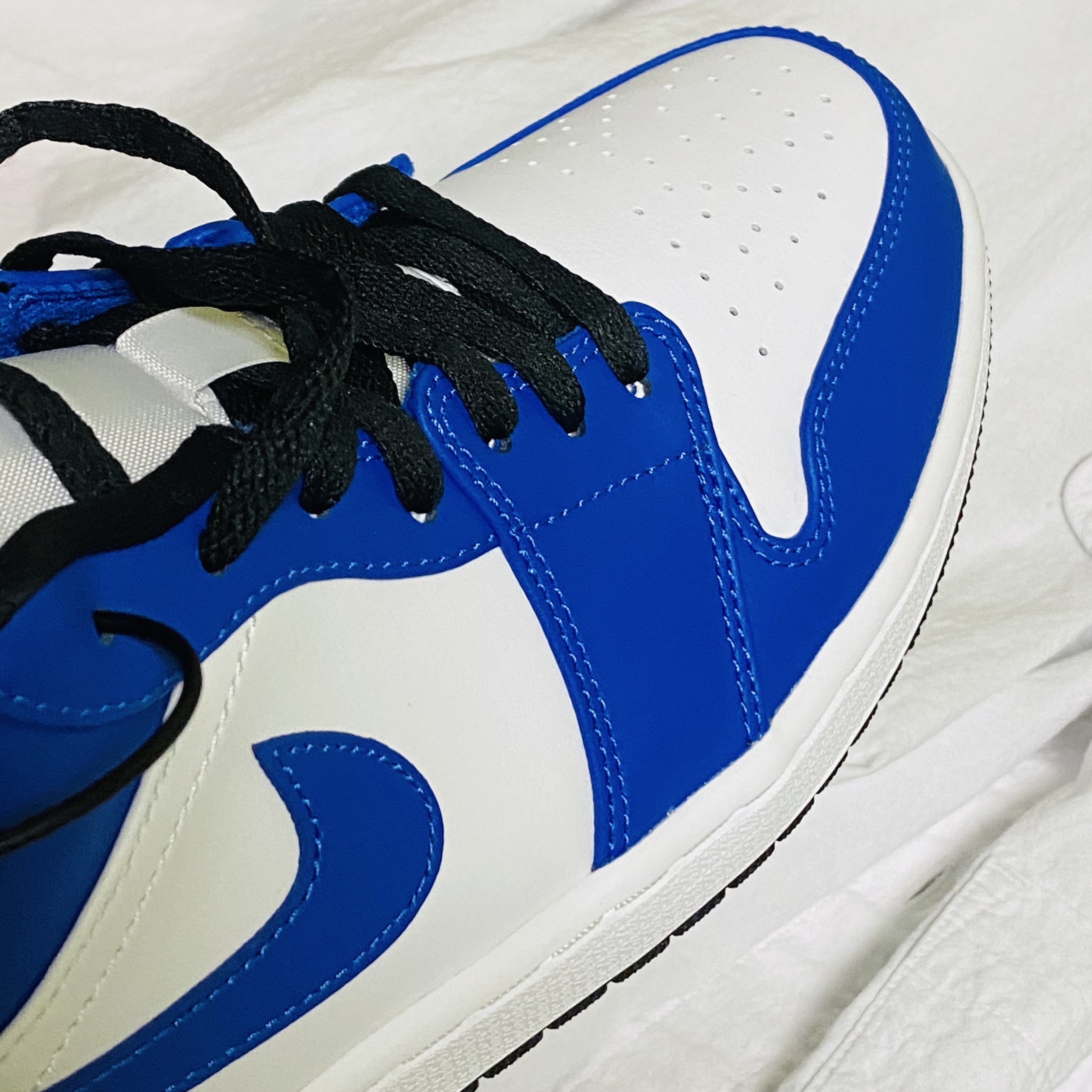 Jordan 1 Low Hyper Royal 착용 스타일