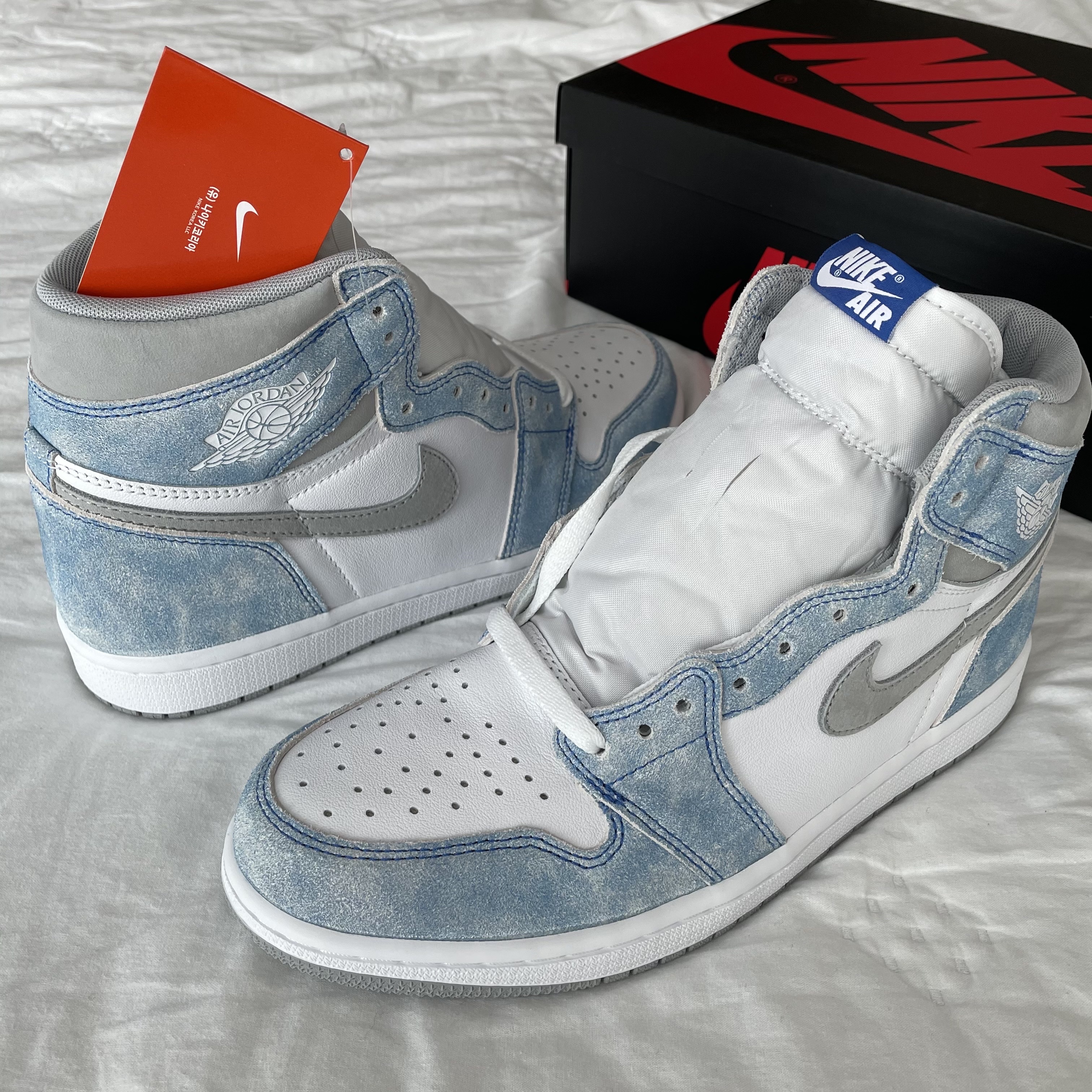 Jordan 1 Retro High OG Hyper Royal 착용 스타일
