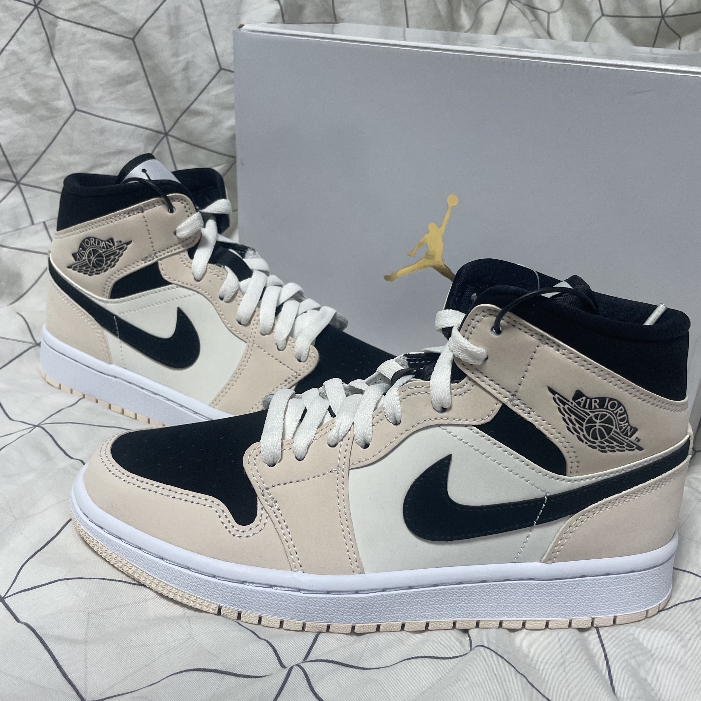 (W) Jordan 1 Mid Barely Orange 착용 스타일