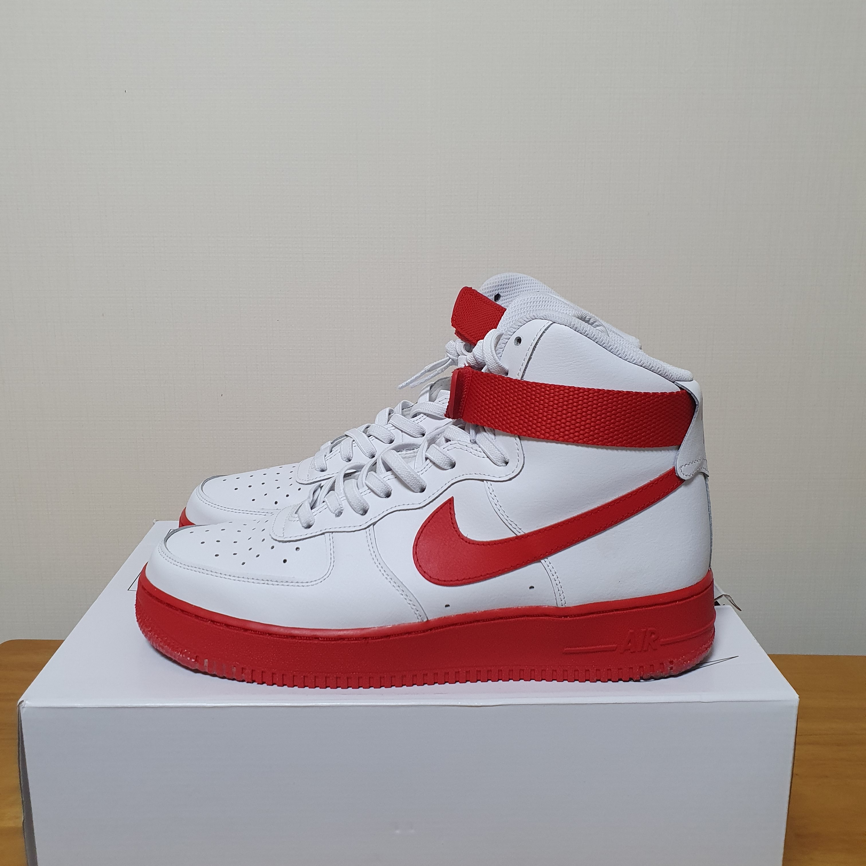 Nike x 1017 Alyx 9SM Air Force 1 High White Black 2020, Nike Air Force 1 Low White Red Midsole 착용 스타일 - 1