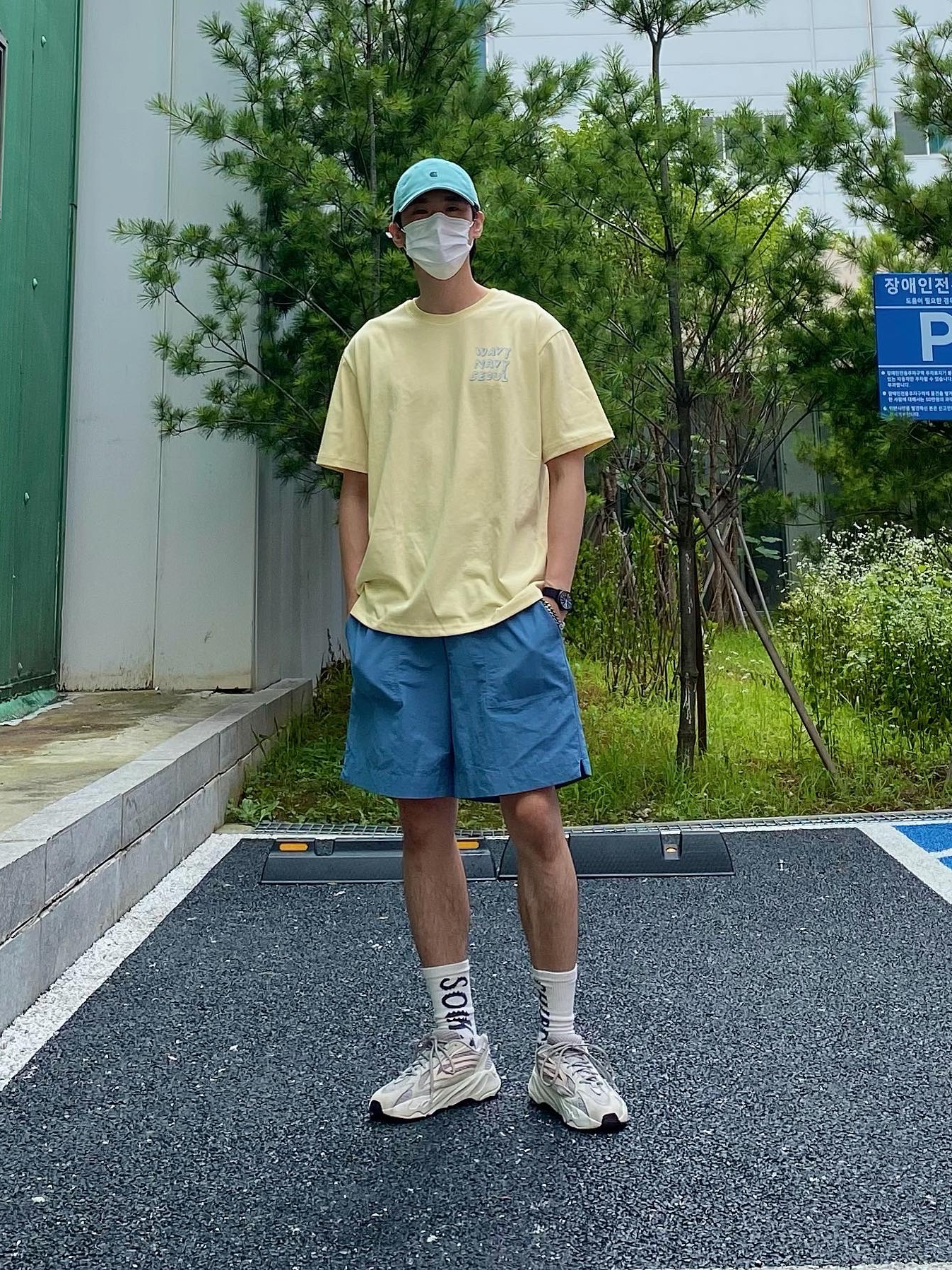 Adidas Yeezy Boost 700 V2 Static 2018 착용 스타일
