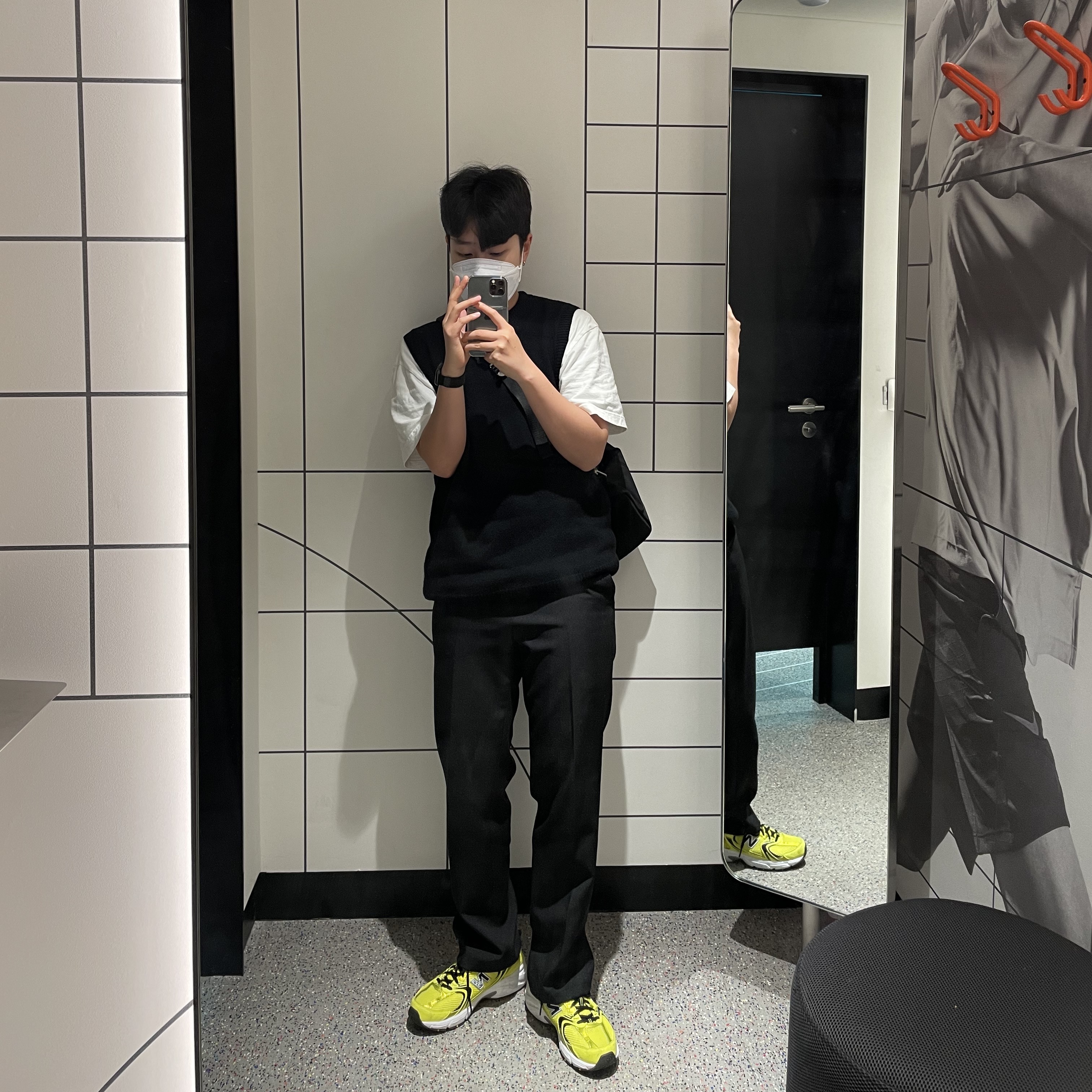 New Balance 530 Yellow 착용 스타일