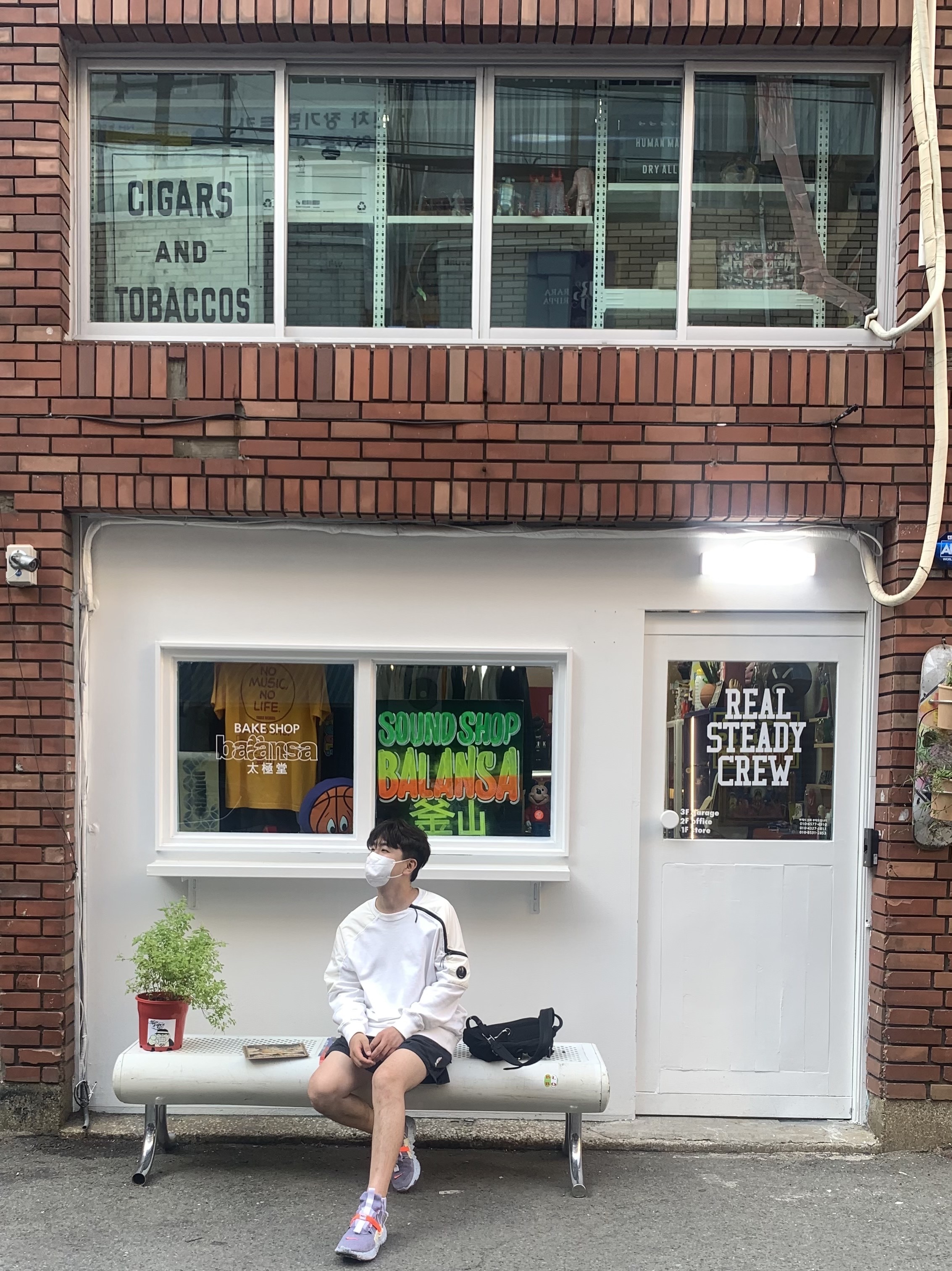 Nike Space Hippie 03 Vast Grey Hyper Crimson, Nike x Fear of God Basketball Shorts Off Noir 착용 스타일