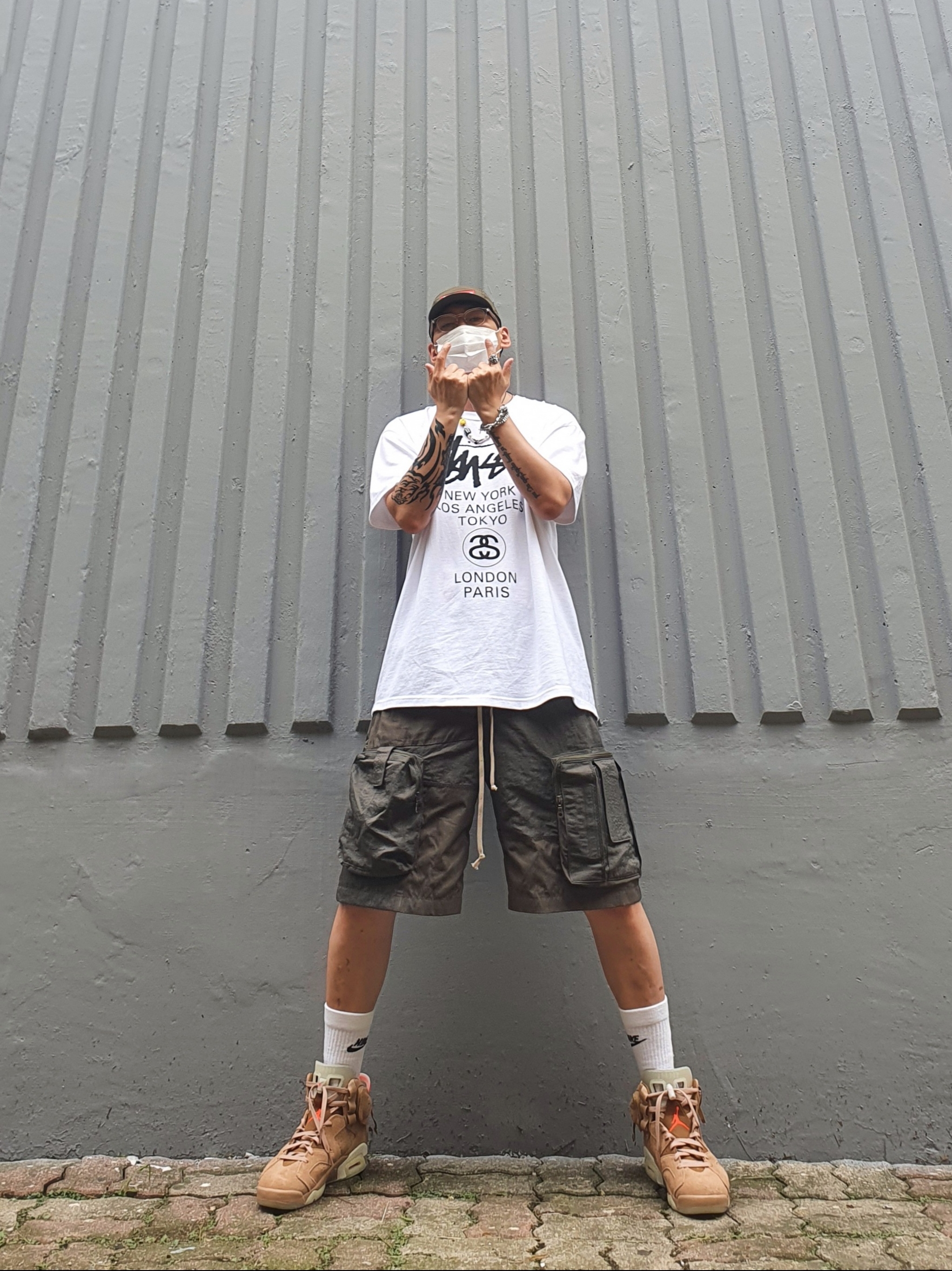 Supreme Inset Logo Camp Cap Olive - 20FW, Stussy World Tour T-Shirt White 착용 스타일