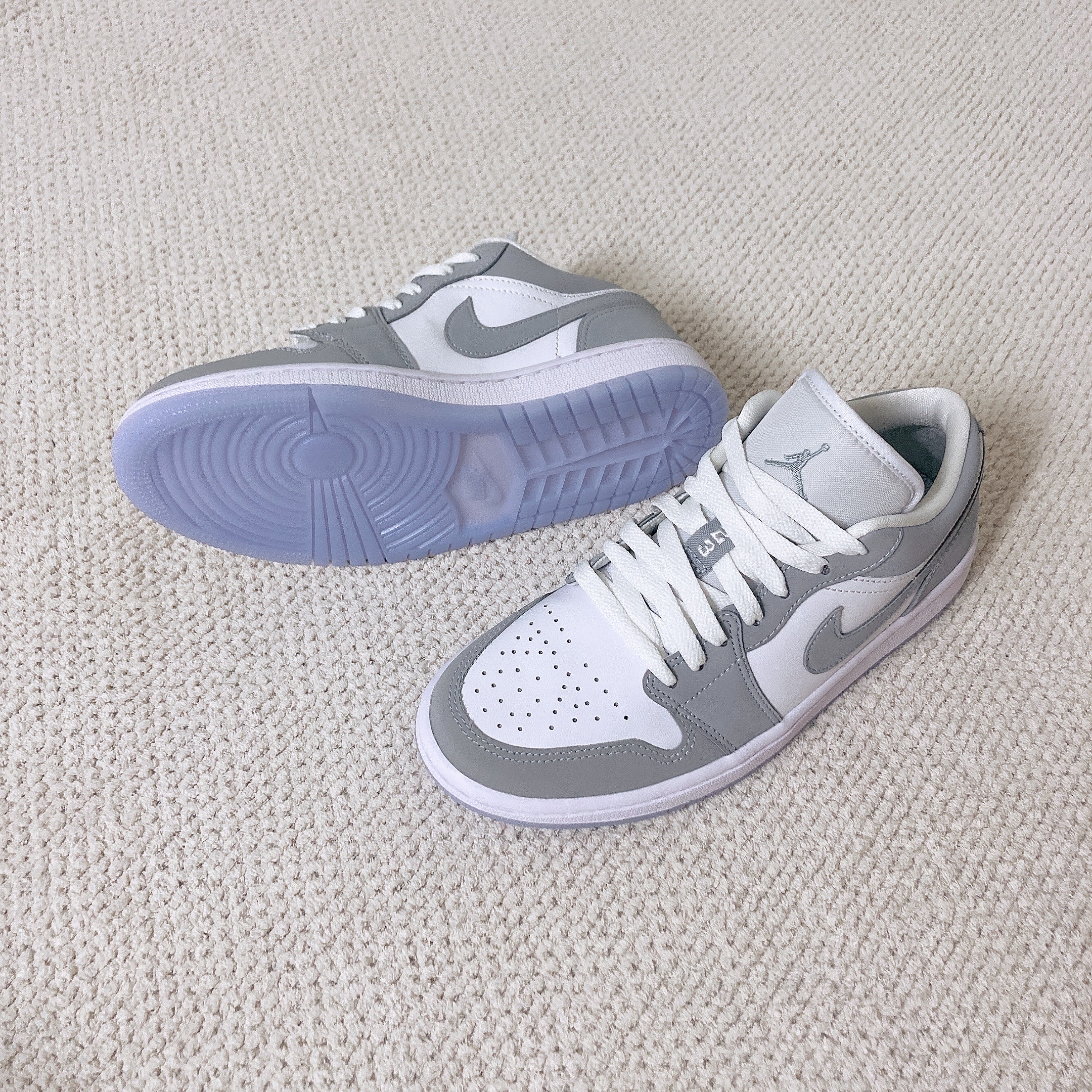 (W) Jordan 1 Low White Wolf Grey 착용 스타일 - 3