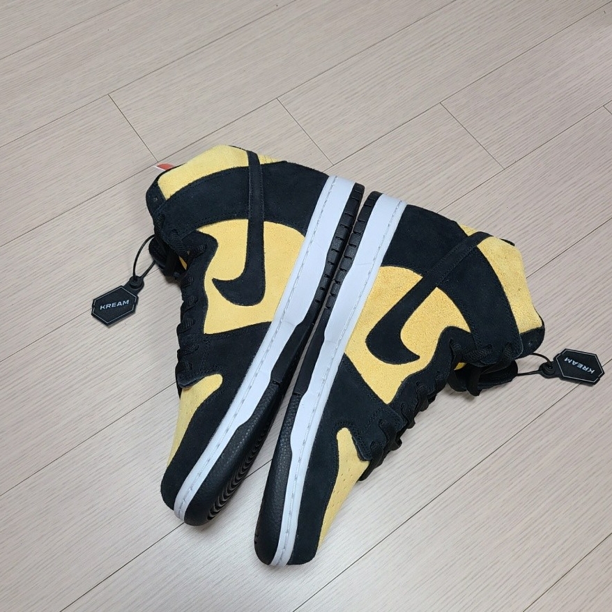 Nike SB Dunk High Pro Maize and Black 착용 스타일 - 3