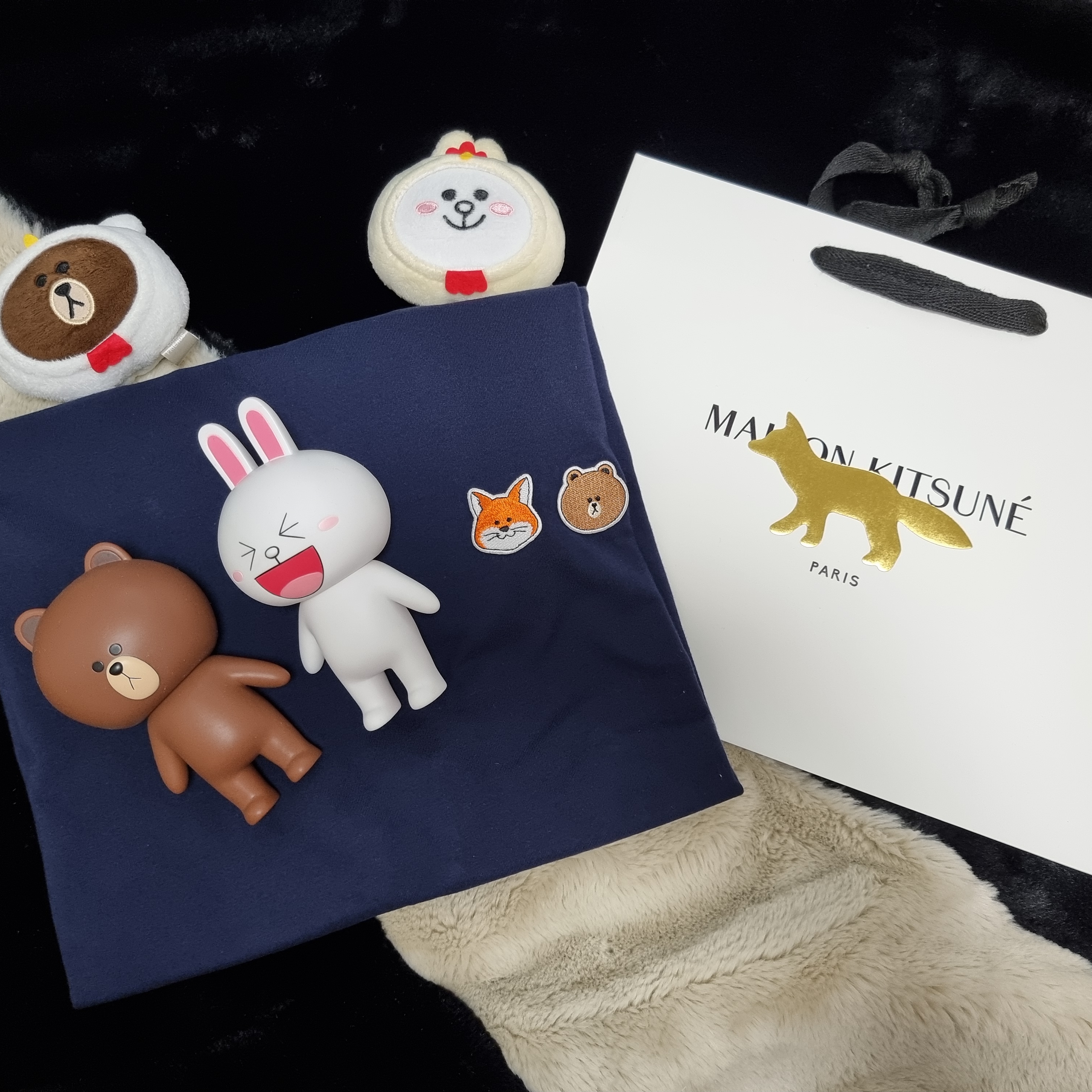 Maison Kitsune x Line Friends Small Patch T-Shirt Navy 착용 스타일 - 3