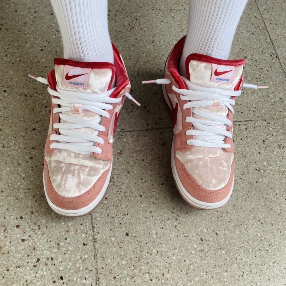 Nike x StrangeLove SB Dunk Low Pink (Regular Box) 착용 스타일 - 1