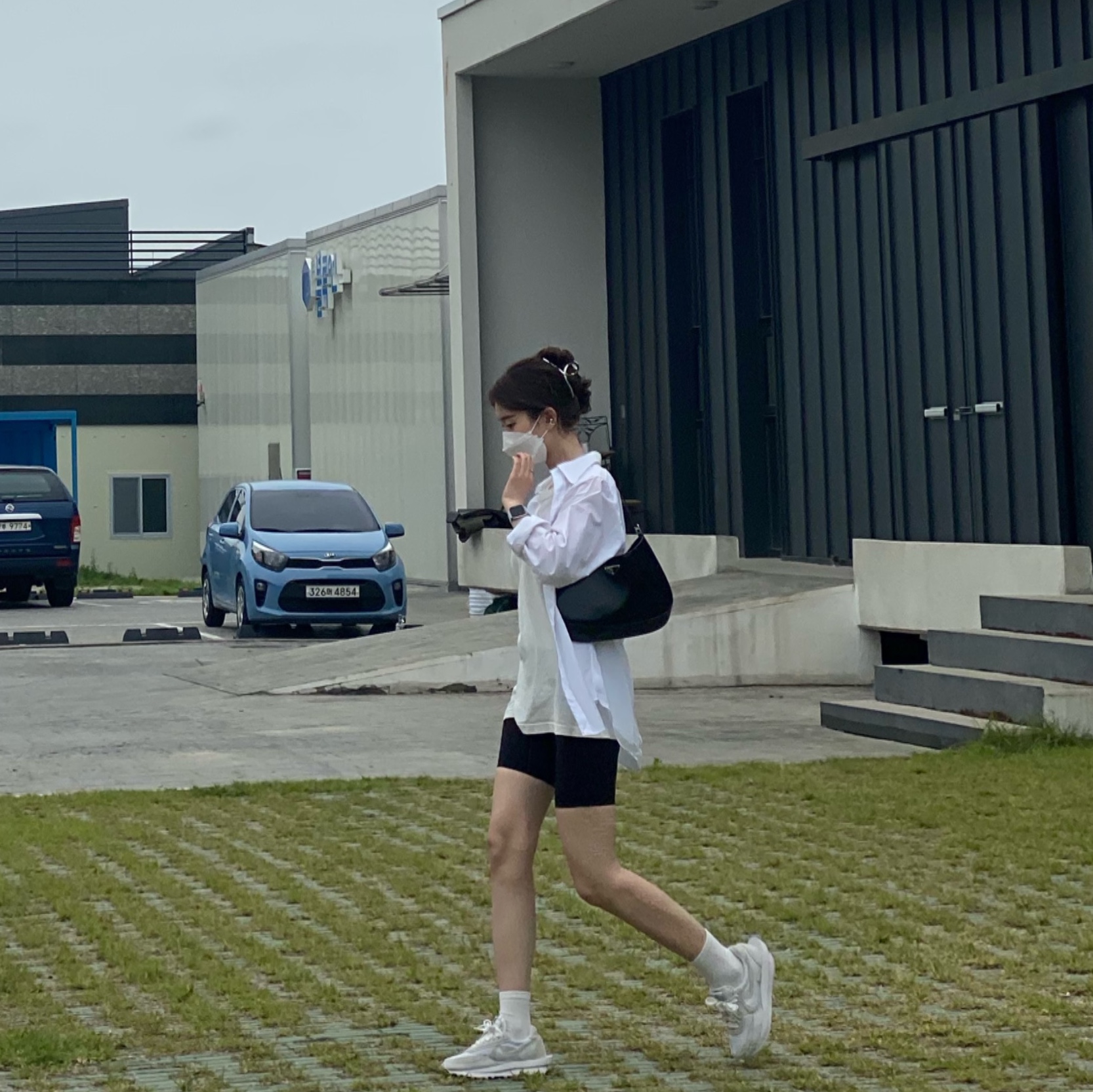 Nike x Sacai LDWaffle White Nylon 착용 스타일 - 2