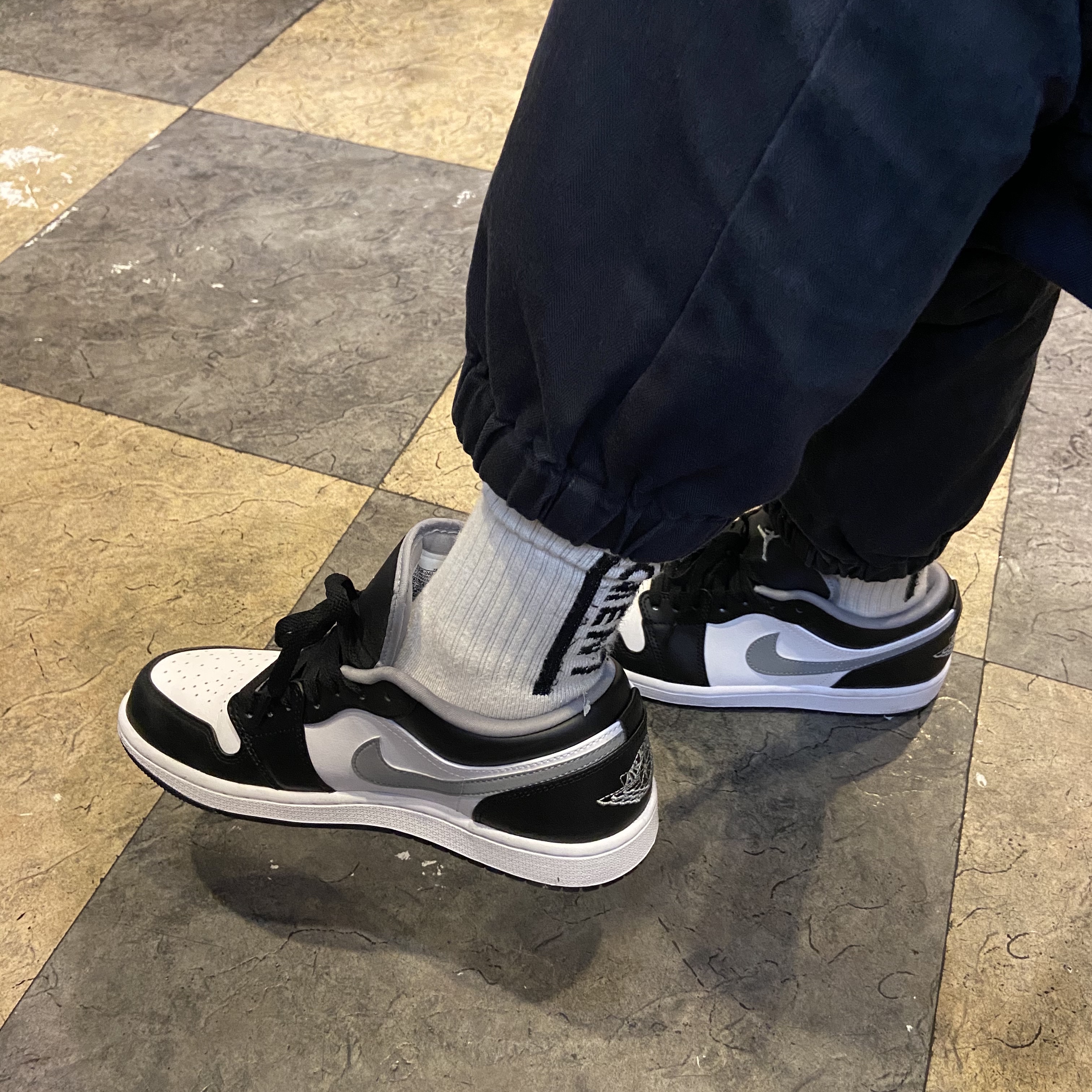 Jordan 1 Low Black Particle Grey 착용 스타일