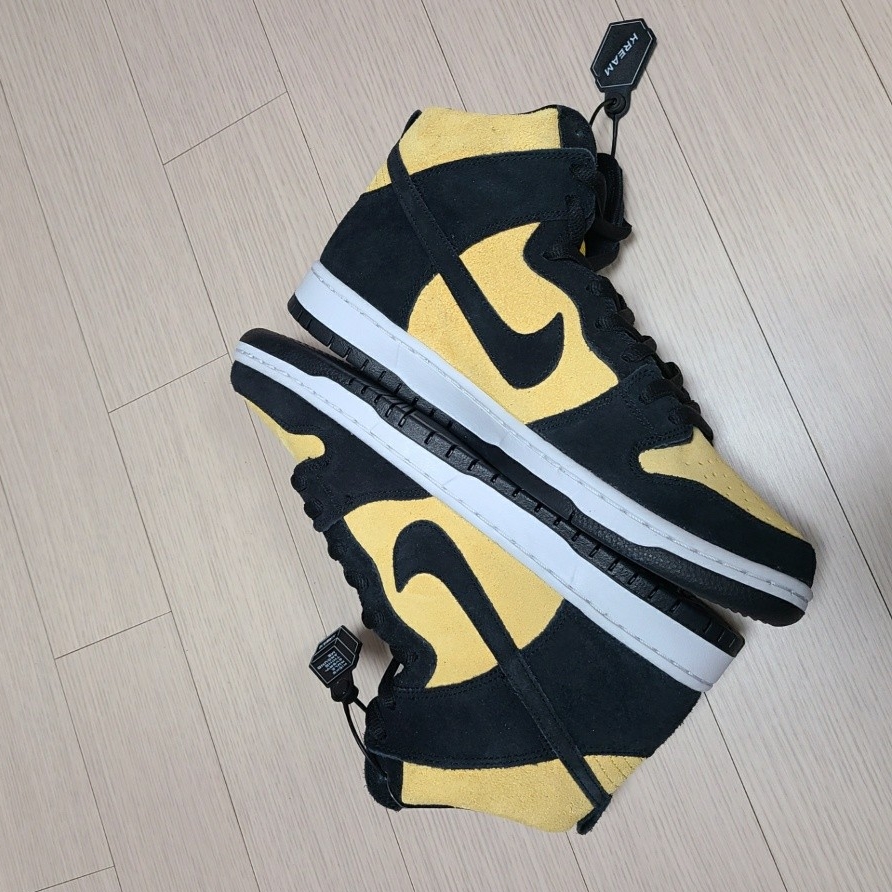 Nike SB Dunk High Pro Maize and Black 착용 스타일 - 4