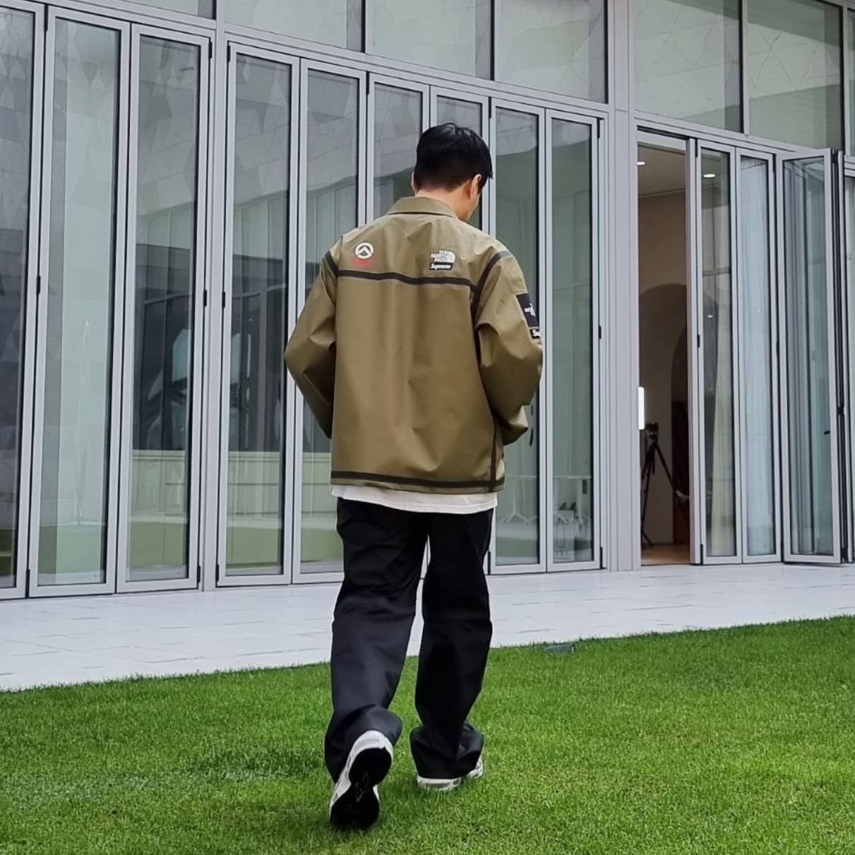 Supreme x The North Face Summit Series Outer Tape Seam Coaches Jacket Olive - 21SS, Supreme x The North Face Summit Series Outer Tape Seam Mountain Pants Black - 21SS 착용 스타일 - 2