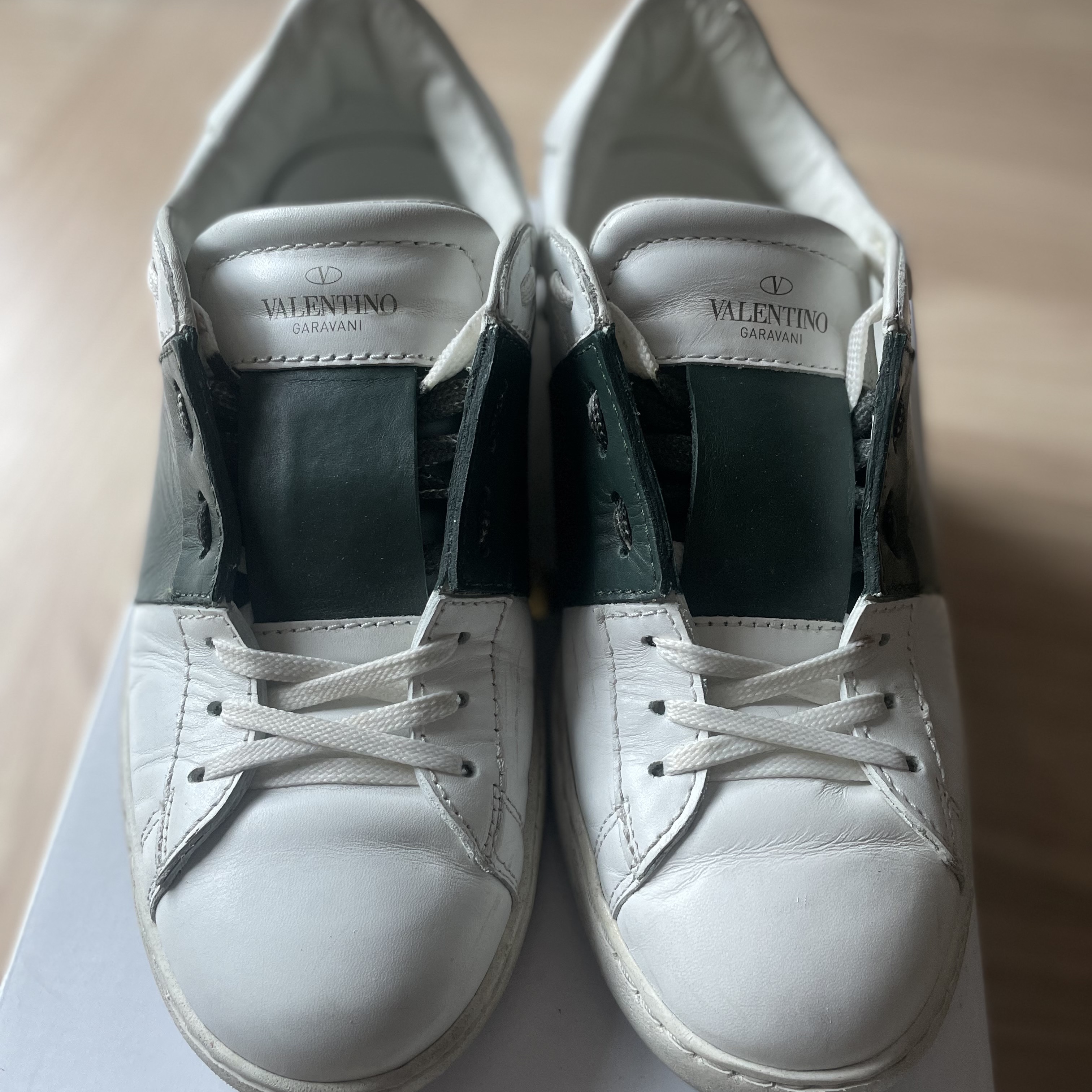 Valentino Rockstud Untitled Tone-On-Tone Studded Sneakers White - 20FW 착용 스타일 - 1