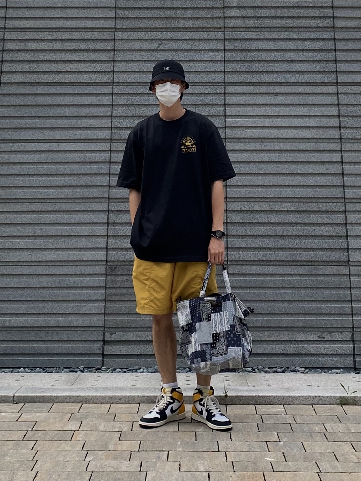 Palace x Arc'teryx Sinsolo Hat Black - 20FW, Palace Lotties Classic T-Shirt Black - 21SS 착용 스타일 - 3