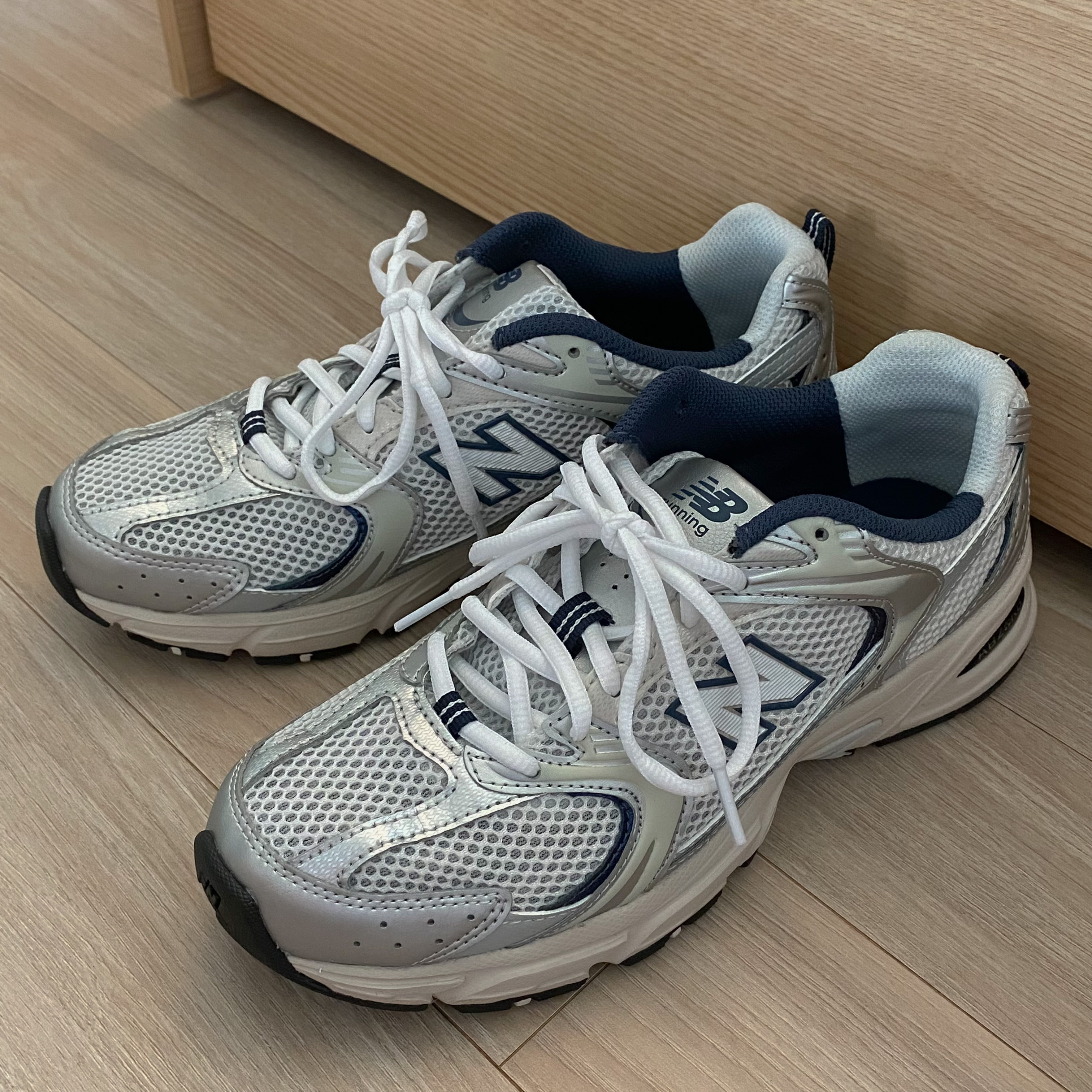 New Balance 530 Steel Grey 착용 스타일 - 3