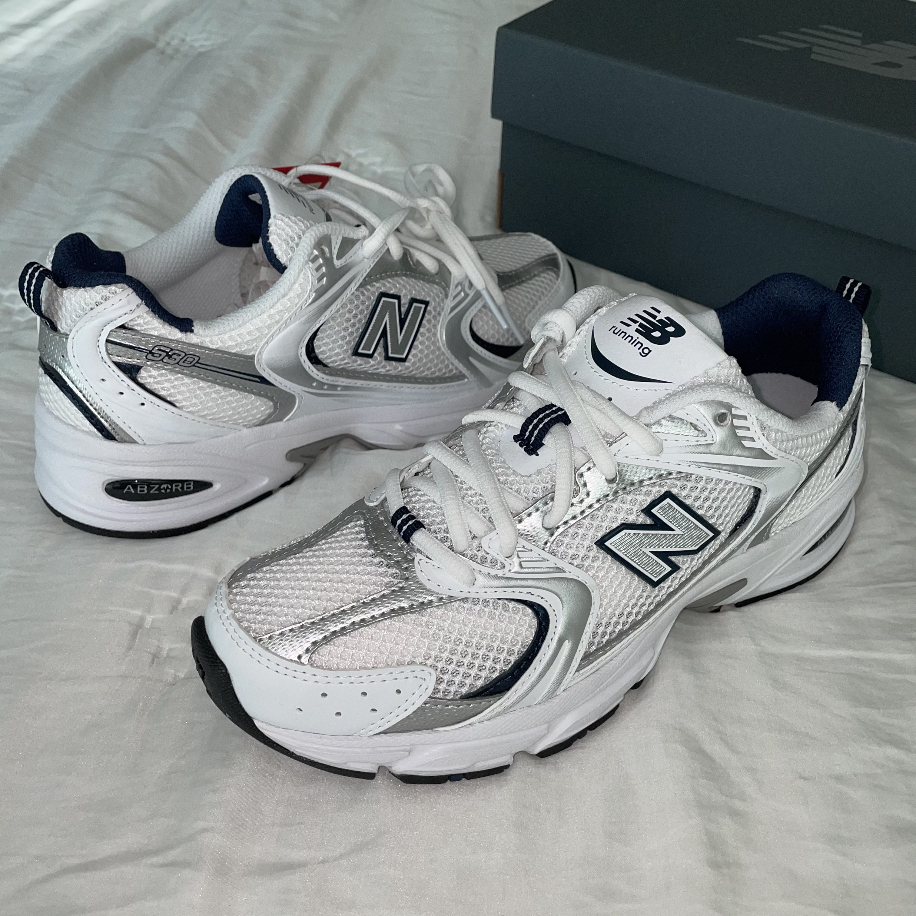New Balance 530 White 착용 스타일