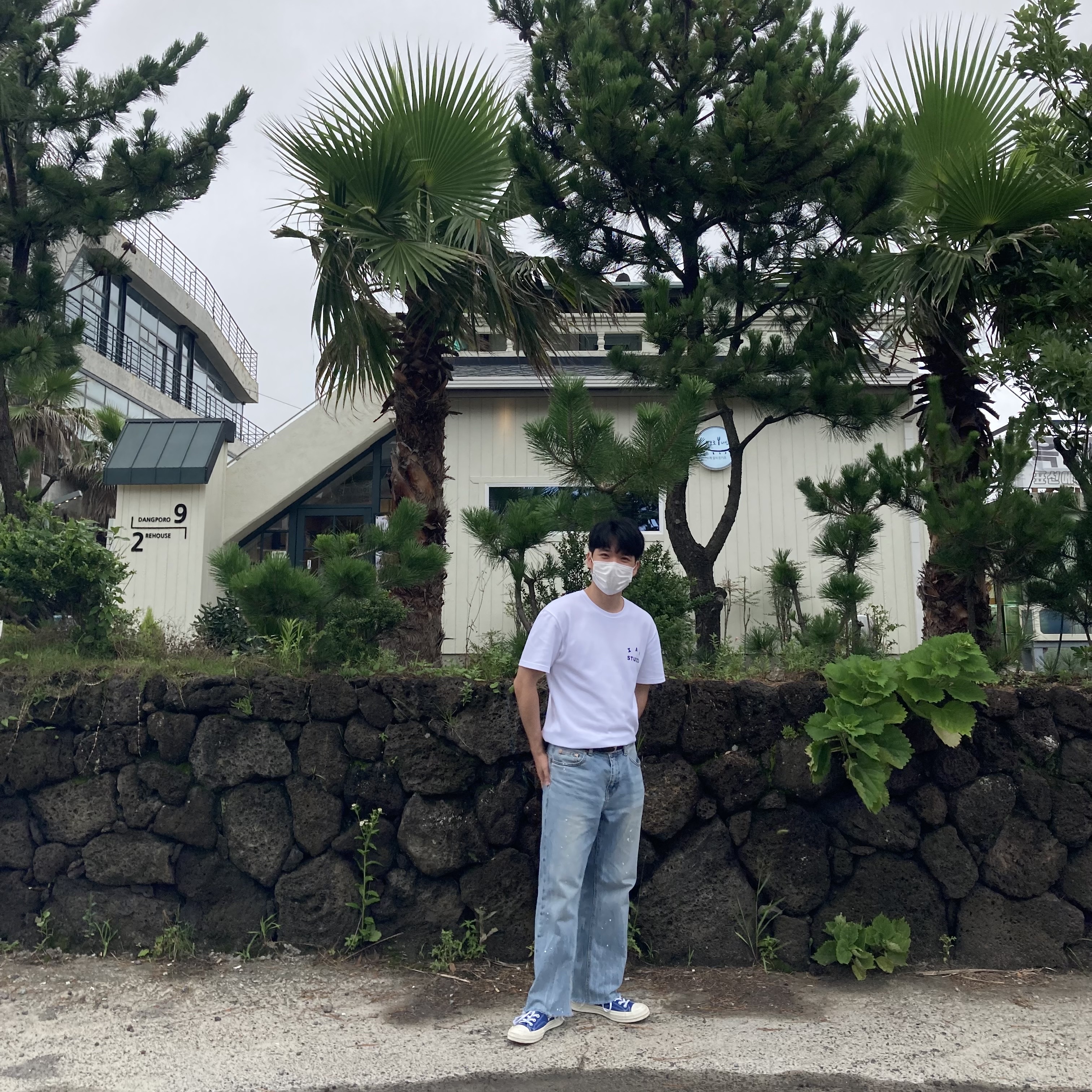 IAB Studio T-Shirt White, Converse x Play Comme des Garcons Chuck 70 Hi Blue Quartz 착용 스타일 - 2
