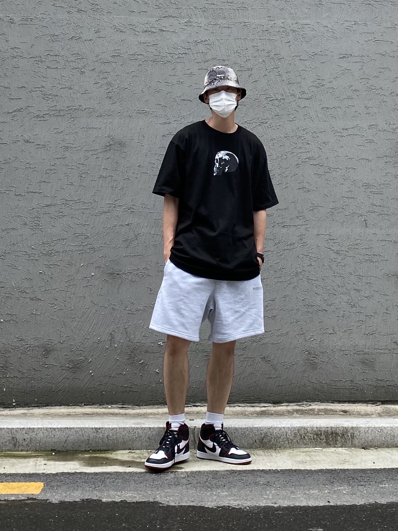 Supreme x The North Face Snakeskin Packable Reversible Crusher Black - 18SS, Jordan 1 Retro High OG Bloodline 착용 스타일 - 1