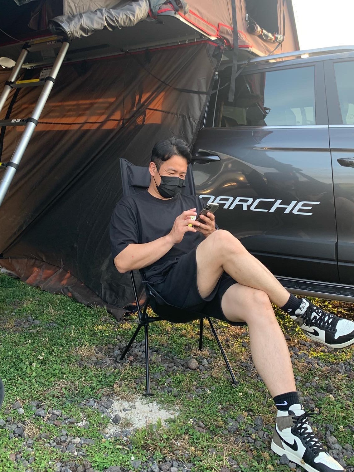 Palace Bio Hazard T-Shirt Black - 21SS, Essentials Sweatshorts Black 2020 착용 스타일 - 1