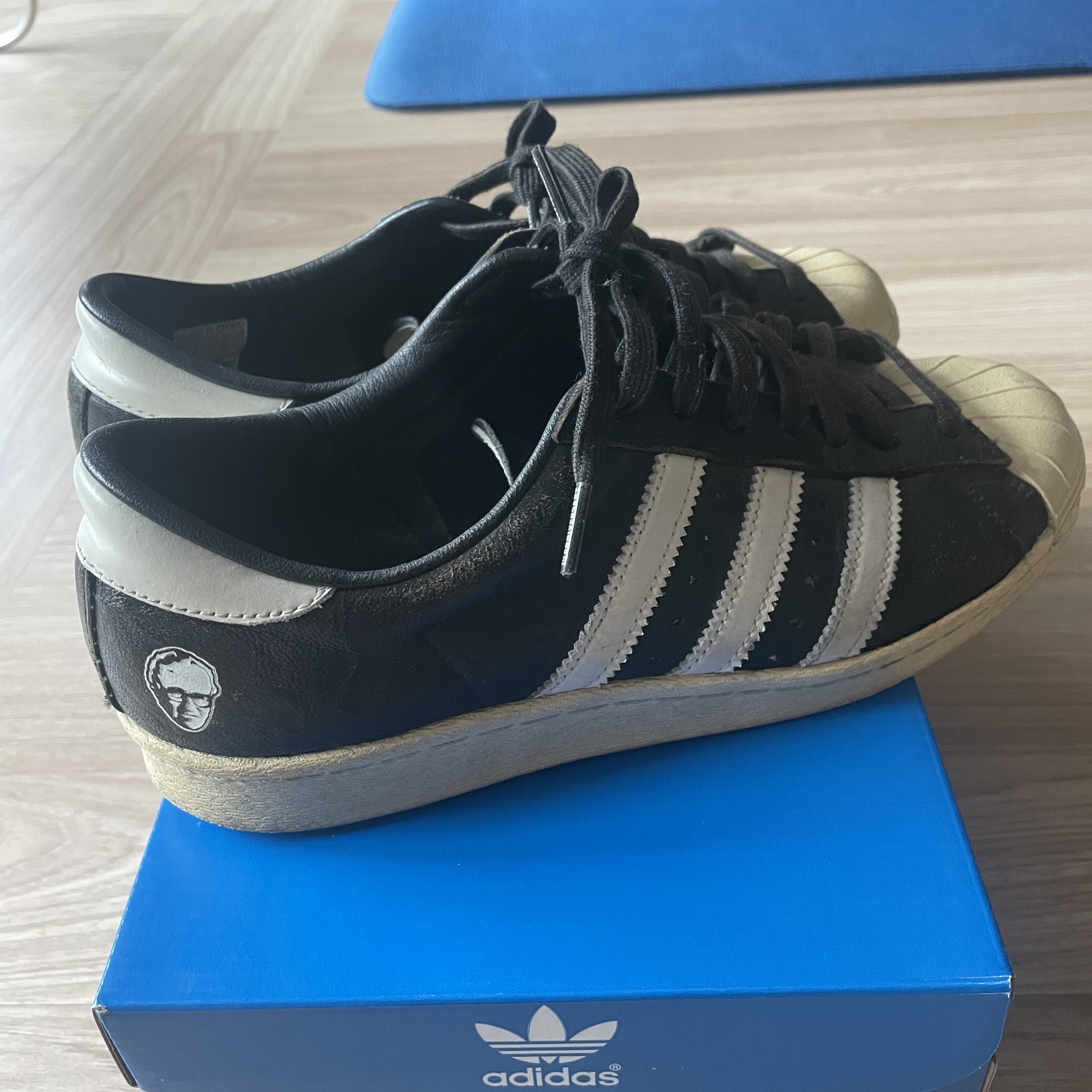 Adidas Superstar 80s Adi Dassler 착용 스타일 - 3