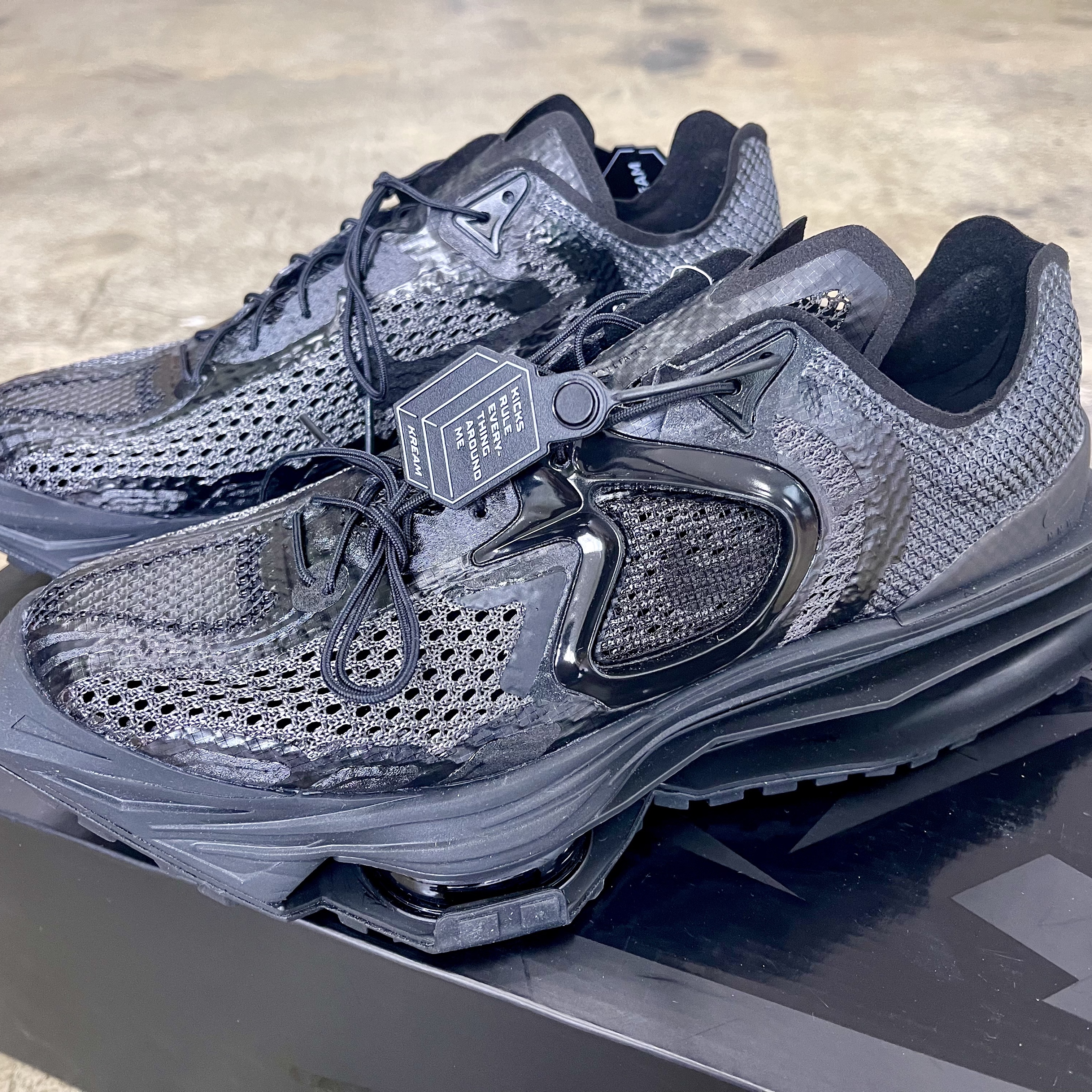 Nike x Matthew M Williams Zoom 004 Triple Black 착용 스타일 - 1