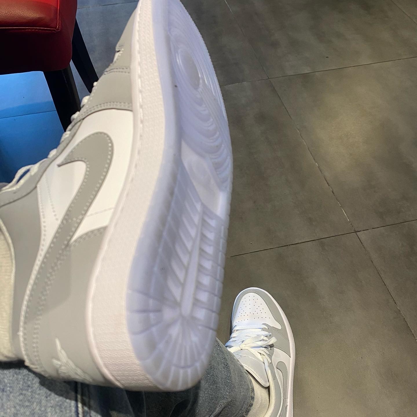 (W) Jordan 1 Low White Wolf Grey 착용 스타일 - 3