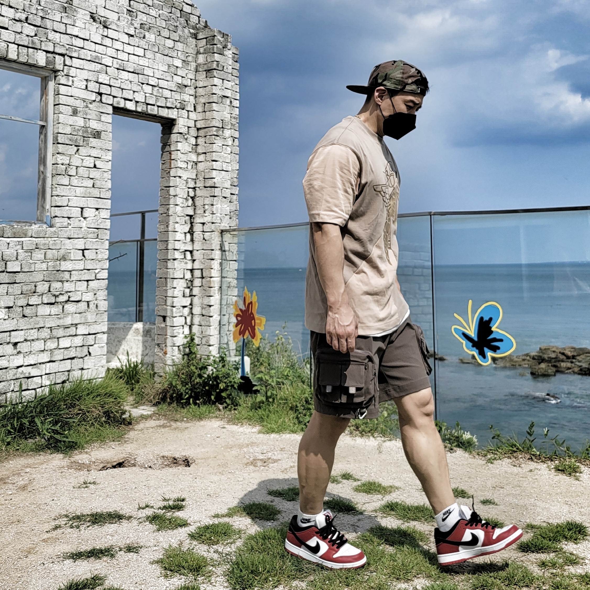 Jordan x Travis Scott S/S Top - Asia, Nike ACG Cargo Shorts Ironstone - Asia 착용 스타일 - 1